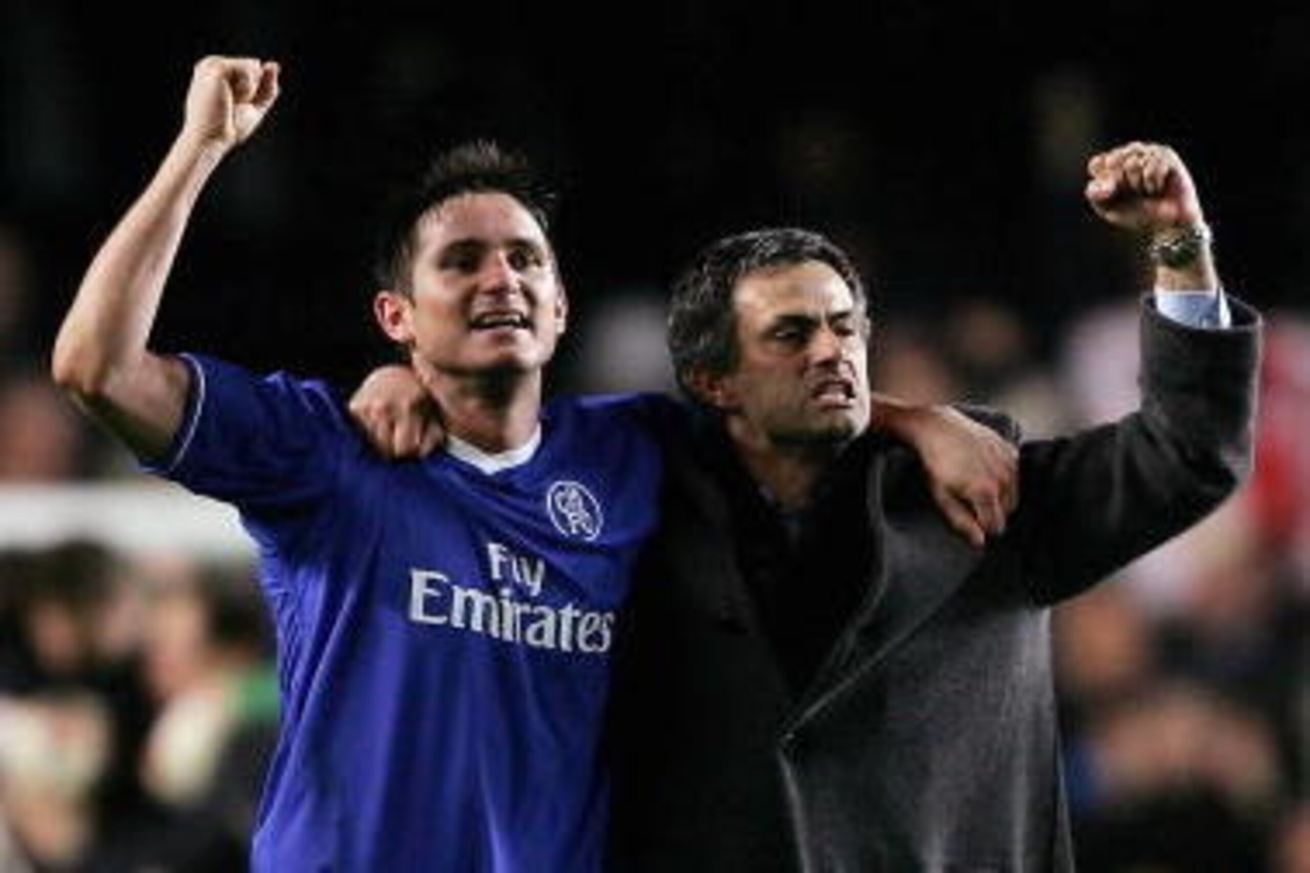 LONDON - MARCH 8:  Frank Lampard and Jose Mourinho of Chelsea celebrate victory at the end of the UEFA Champions League, First Knockout Round, Second Leg match between Chelsea and Barcelona at Stamford Bridge on March 8, 2005 in London, England.  (Photo b