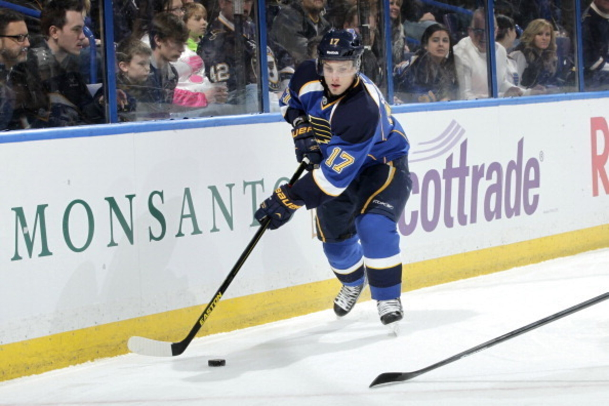 ST. LOUIS, MO - JANUARY 16:  Vladimir Sobotka #17 of the St. Louis Blues handles the puck against the Los Angeles Kings during an NHL game on January 16, 2014 at Scottrade Center in St. Louis, Missouri. (Photo by Tom Gannam/NHLI via Getty Images)