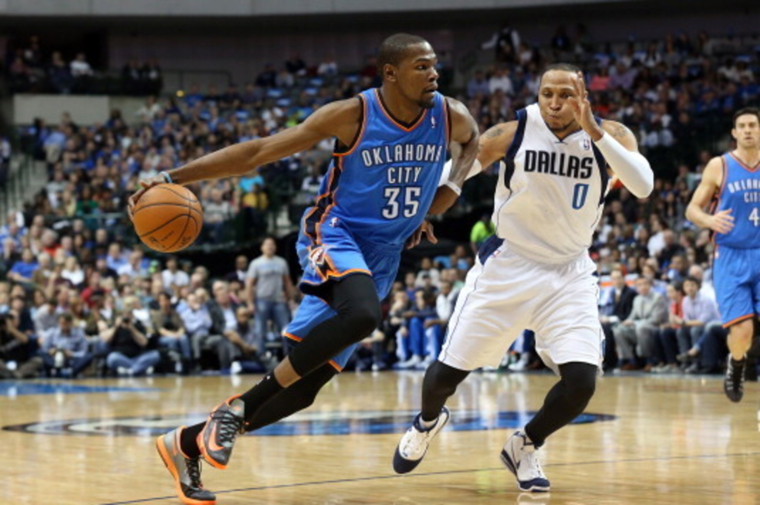 DALLAS, TX - MARCH 25:  Kevin Durant #35 of the Oklahoma City Thunder handles the ball against Shawn Marion #0 of the Dallas Mavericks on March 25, 2014 at the American Airlines Center in Dallas, Texas. NOTE TO USER: User expressly acknowledges and agrees