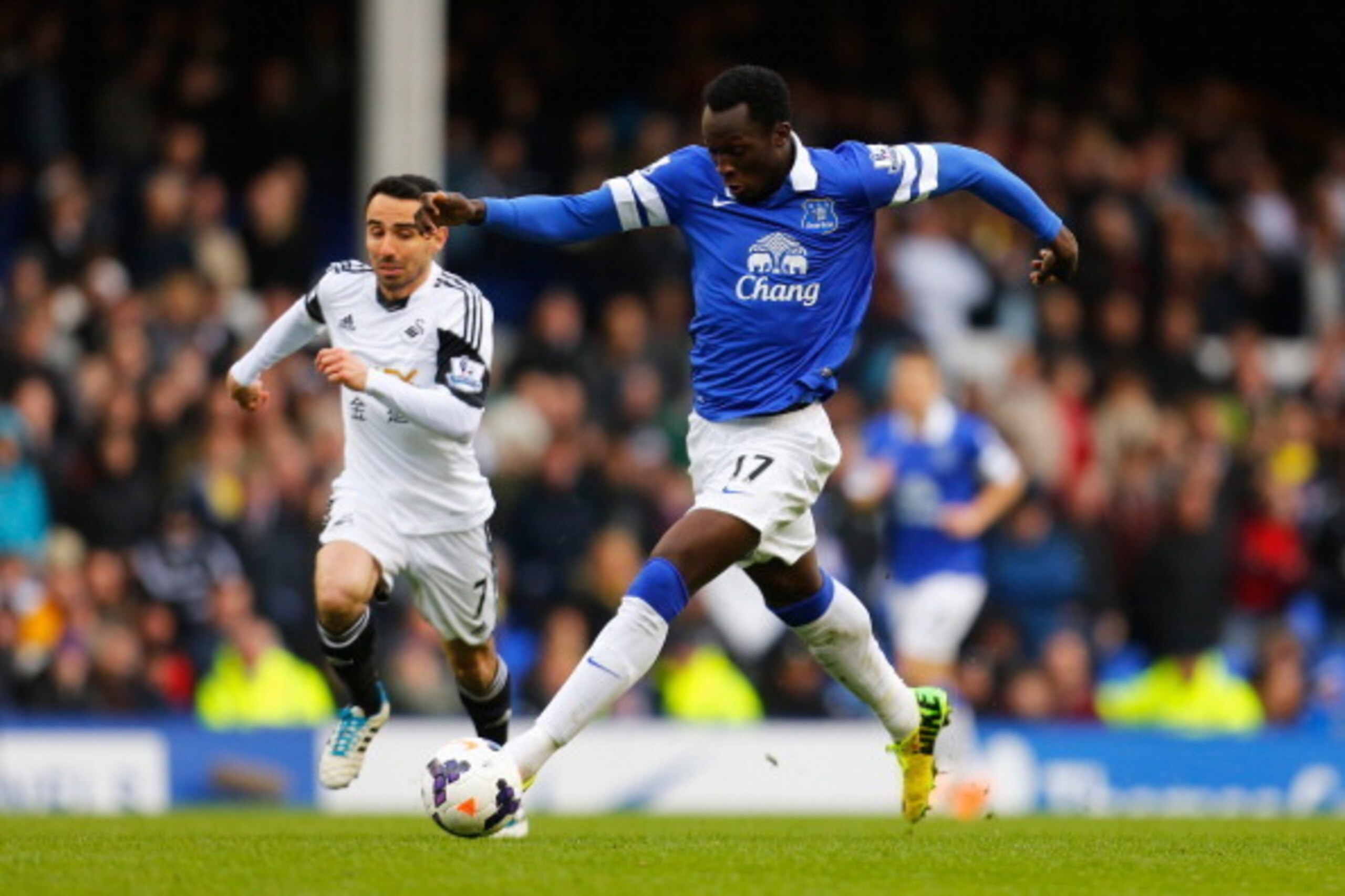 LIVERPOOL, ENGLAND - MARCH 22:  Romelu Lukaku of Everton goes past Leon Britton of Swansea City during the Barclays Premier League match between Everton and Swansea City at Goodison Park on March 22, 2014 in Liverpool, England.  (Photo by Paul Thomas/Gett