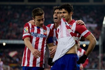 MADRID, SPAIN - MARCH 15: Diego Costa (R) of Atletico de Madrid celebrates scoring their opening goal with teammates Gabi Fernandez (L) and Tiago Mendes (2ndL) during the La Liga match between Club Atletico de Madrid and RCD Espanyol at Vicente Calderon S