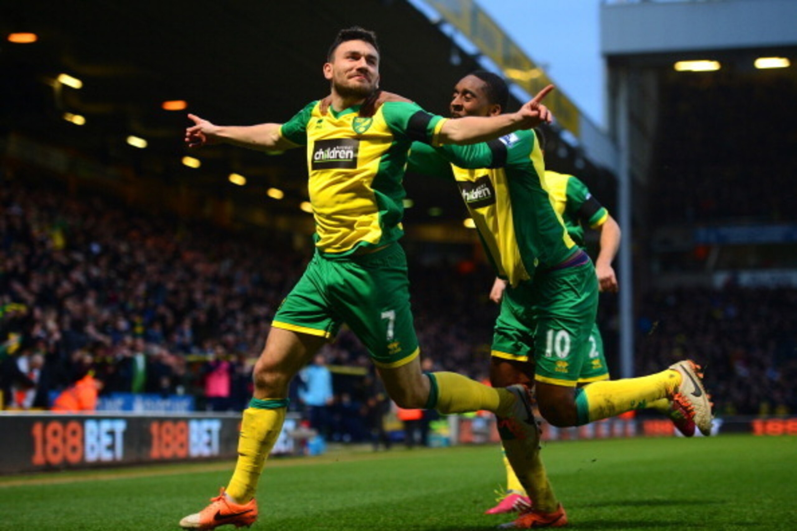 NORWICH, ENGLAND - FEBRUARY 23:  Robert Snodgrass of Norwich City (L) celebrates scoring the opening goal with Leroy Fer of Norwich City during the Barclays Premier League match between Norwich City and Tottenham Hotspur at Carrow Road on February 23, 201