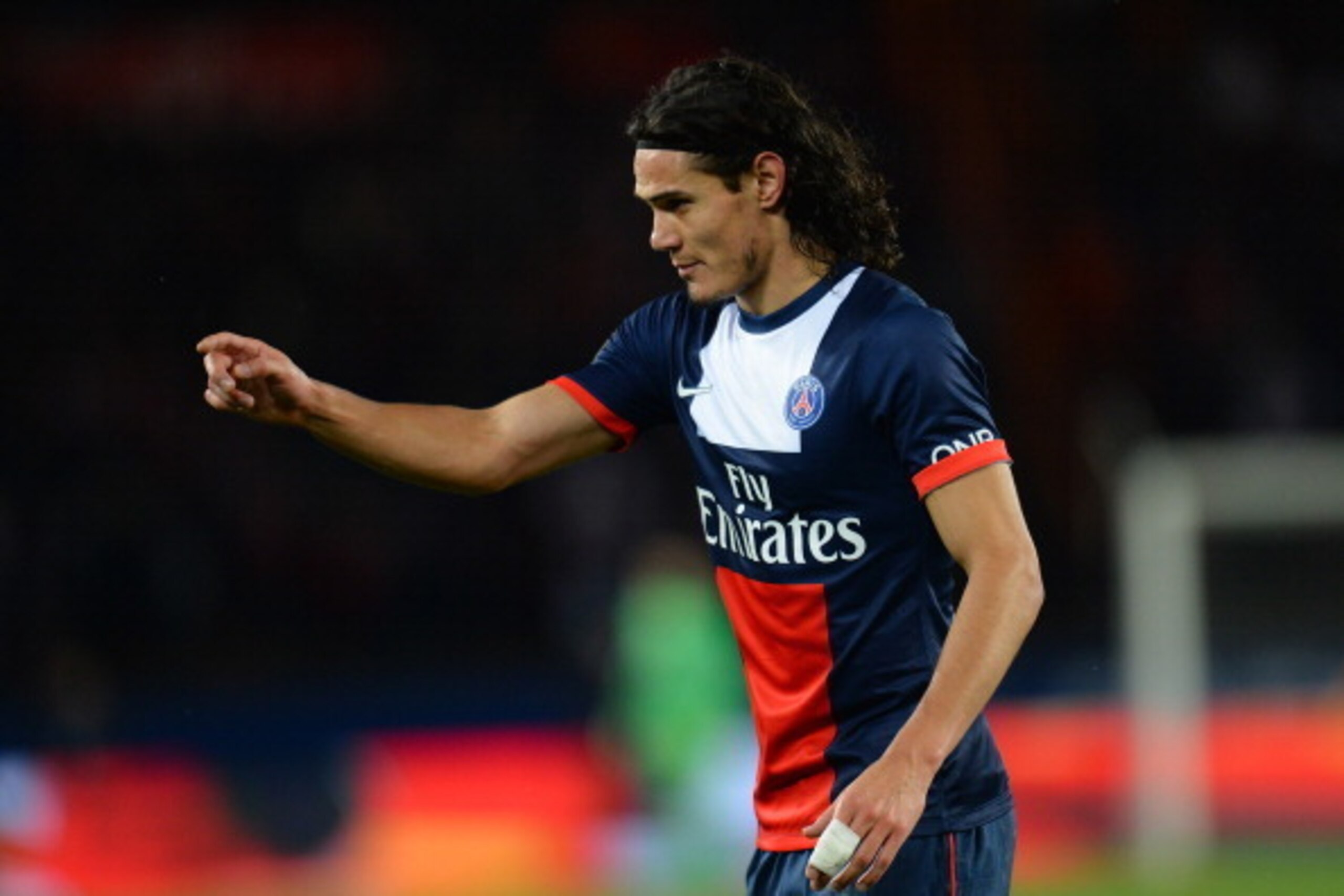 PARIS, FRANCE - JANUARY 31:  Edison Roberto Cavani of Paris Saint-Germain FC during the Ligue 1 match between Paris Saint-Germain FC and FC Girondins de Bordeaux at Parc des Princes on January 31, 2014 in Paris, France.  (Photo by Shaun Botterill/Getty Im