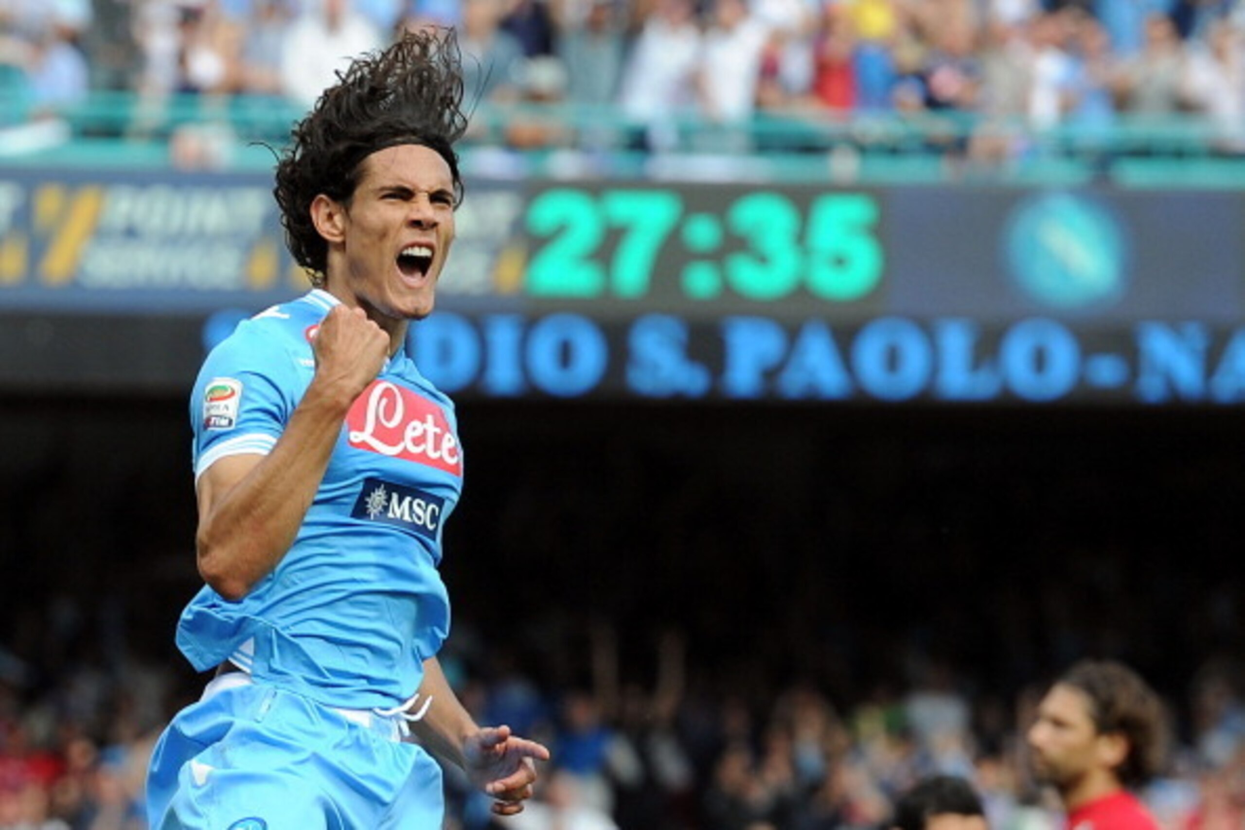 NAPLES, ITALY - MAY 12:  Edinson Cavani of Napoli celebrates after scoring the goal 1-1 during the Serie A match between SSC Napoli and AC Siena at Stadio San Paolo on May 12, 2013 in Naples, Italy.  (Photo by Giuseppe Bellini/Getty Images)
