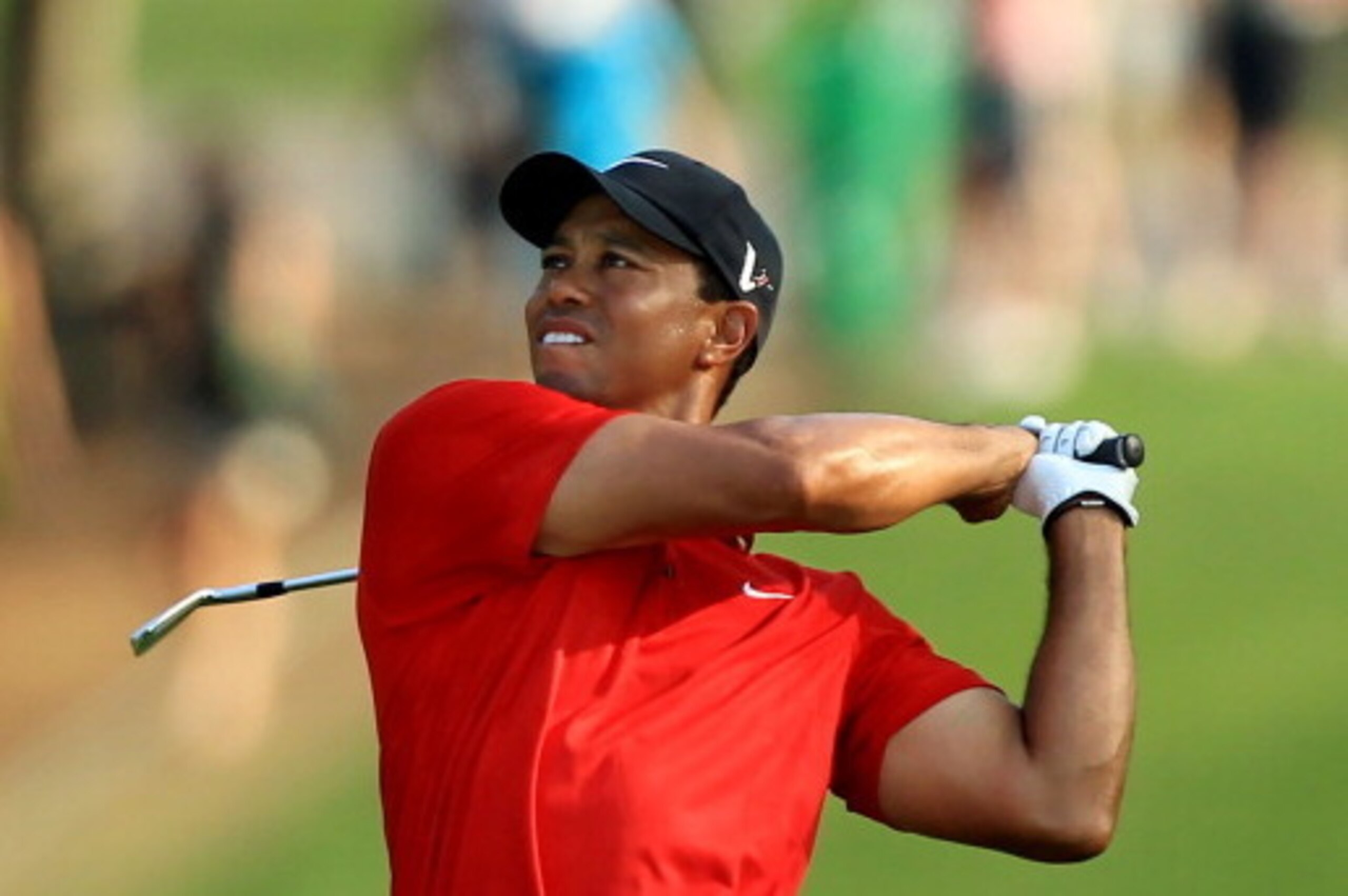 AUGUSTA, GA - APRIL 10:  Tiger Woods hits a shot during the final round of the 2011 Masters Tournament on April 10, 2011 in Augusta, Georgia.  (Photo by David Cannon/Getty Images)