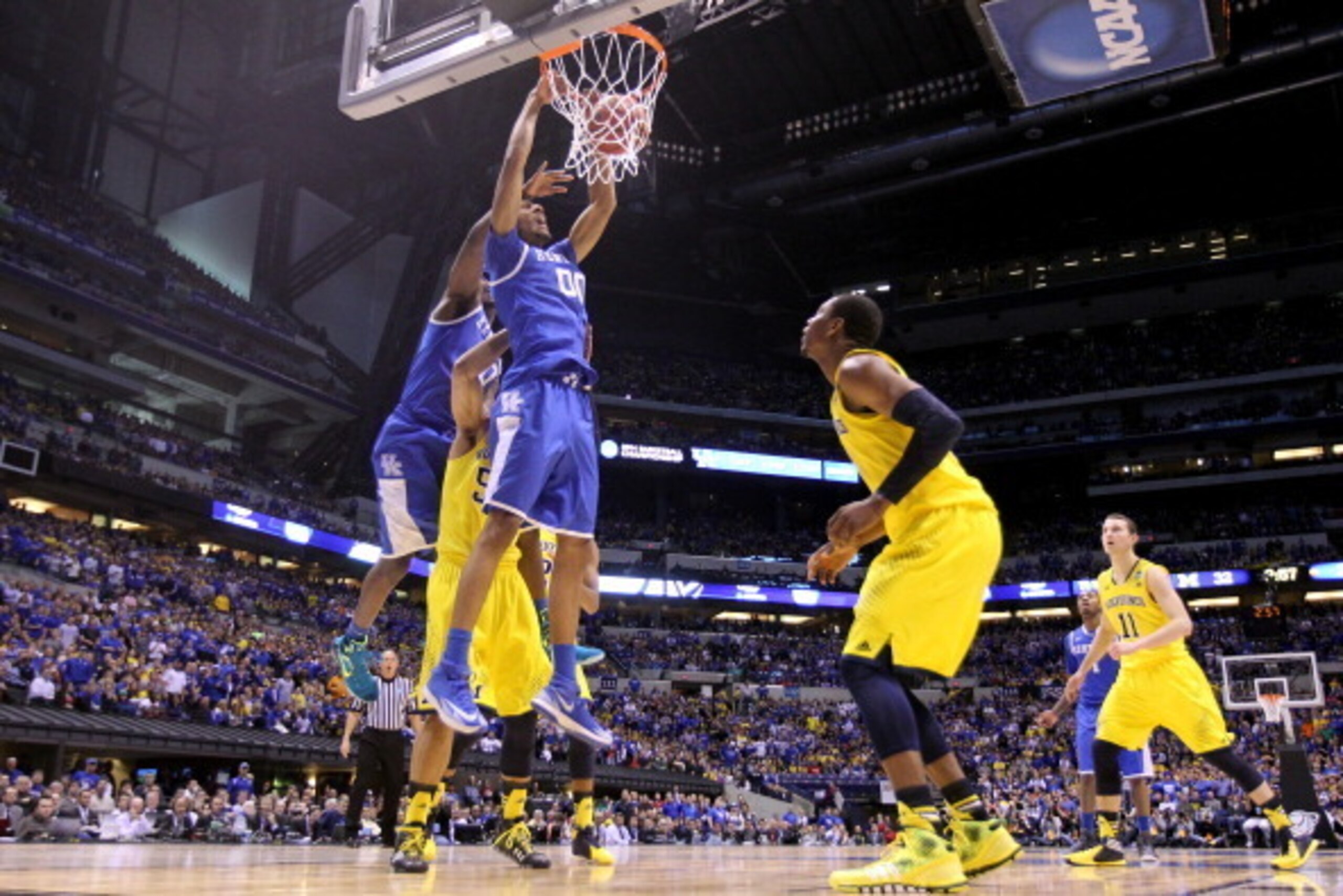 INDIANAPOLIS, IN - MARCH 30:  Marcus Lee #00 of the Kentucky Wildcats dunks the ball against the Michigan Wolverines  during the midwest regional final of the 2014 NCAA Men's Basketball Tournament at Lucas Oil Stadium on March 30, 2014 in Indianapolis, In