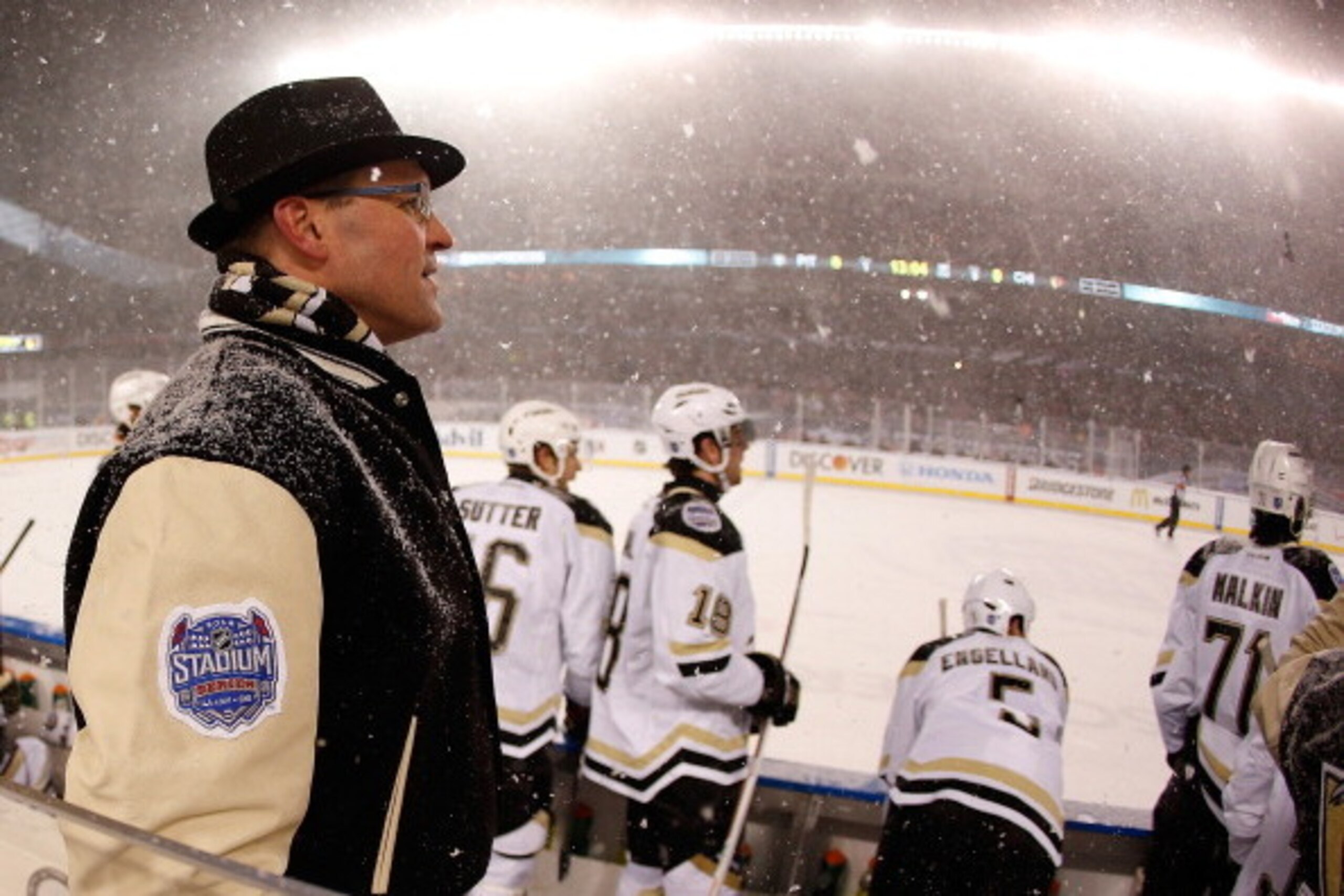 CHICAGO, IL - MARCH 1: (EDITORIAL USE ONLY) Head Coach Dan Bylsma of the Pittsburgh Penguins looks on during the 2014 NHL Stadium Series game against the Chicago Blackhawks on March 1, 2014 at Soldier Field in Chicago, Illinois.  (Photo by Gregory Shamus/