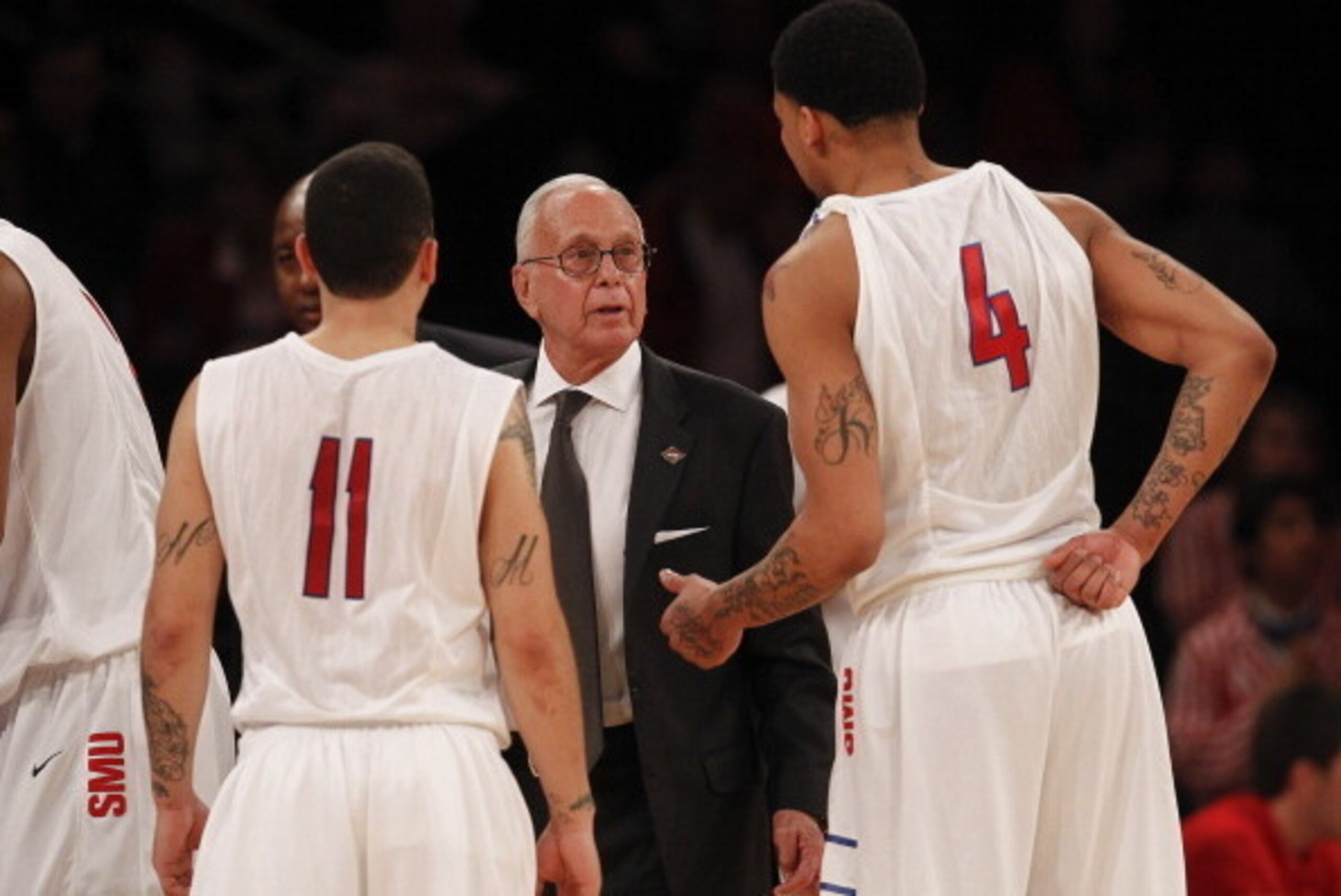 NEW YORK, NY - APRIL 1:   Head coach Larry Brown of the Southern Methodist Mustangs talks with Keith Frazier #4 and Nic Moore #11 against the Clemson Tigers during the NIT Championship semifinals at Madison Square Garden on April 1, 2014 in New York City.