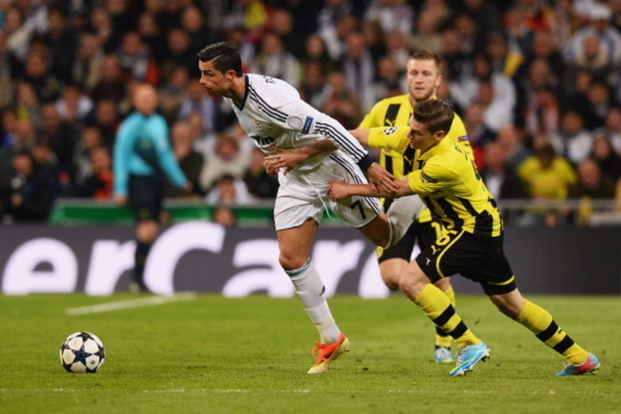 MADRID, SPAIN - APRIL 30:  Cristiano Ronaldo of Real Madrid evades Lukasz Piszczek of Borussia Dortmund during the UEFA Champions League Semi Final Second Leg match between Real Madrid and Borussia Dortmund at Estadio Santiago Bernabeu on April 30, 2013 i