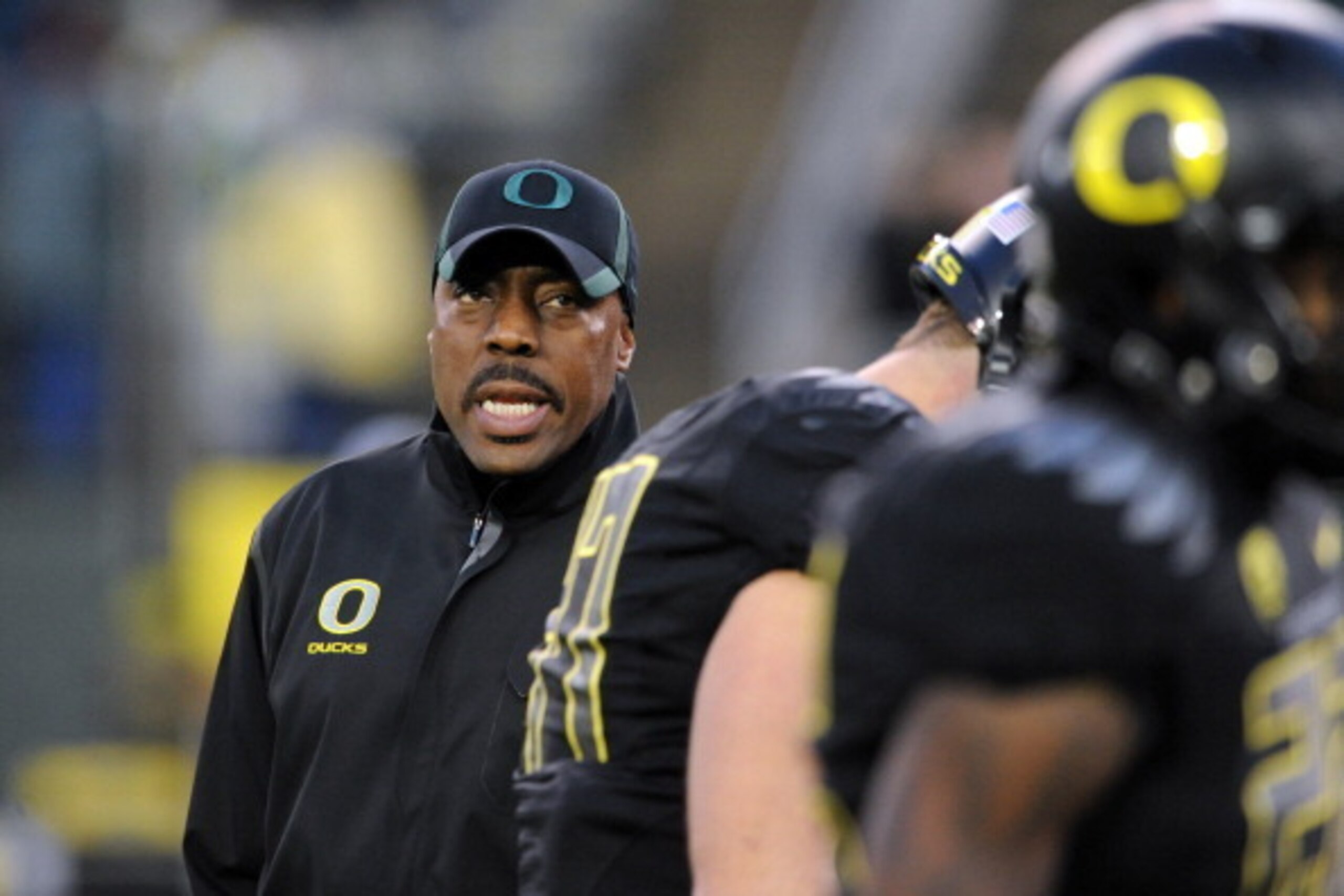 EUGENE, OR - NOVEMBER 19: Linebacker coach Don Pellum of the Oregon Ducks yells out instructions to his players before the game against the USC Trojans at Autzen Stadium on November 19, 2011 in Eugene, Oregon. (Photo by Steve Dykes/Getty Images)