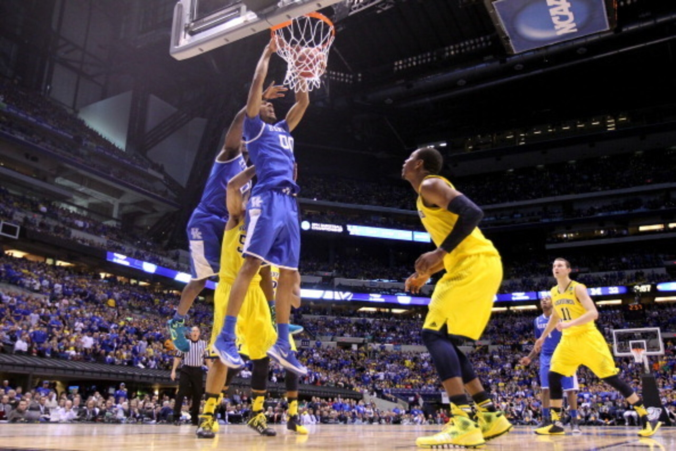 INDIANAPOLIS, IN - MARCH 30:  Marcus Lee #00 of the Kentucky Wildcats dunks the ball against the Michigan Wolverines  during the midwest regional final of the 2014 NCAA Men's Basketball Tournament at Lucas Oil Stadium on March 30, 2014 in Indianapolis, In