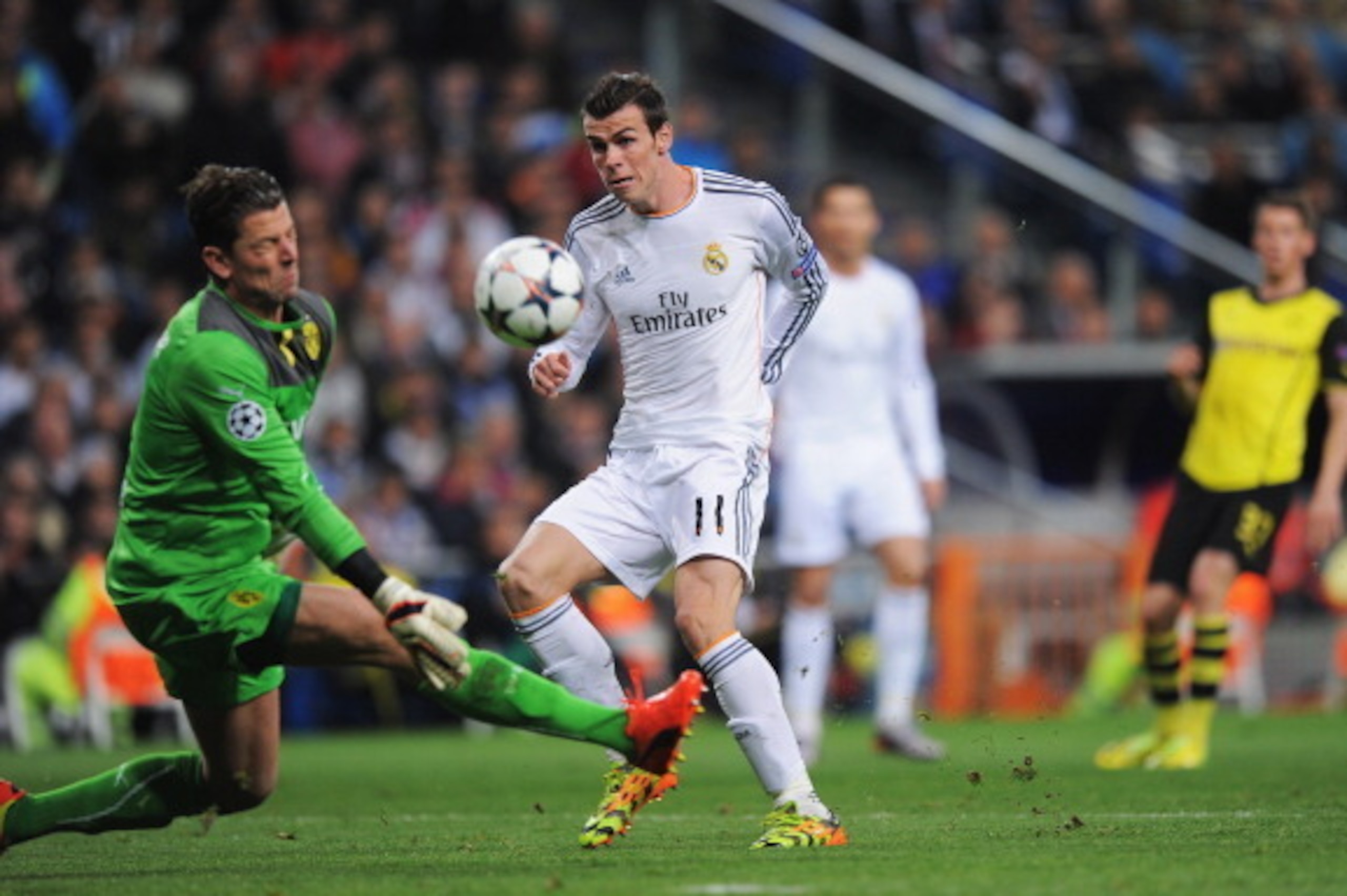 MADRID, SPAIN - APRIL 02:  Gareth Bale of Real Madrid has an attempt on goal as goalkeeper Roman Weidenfeller of Borussia Dortmund comes out during the UEFA Champions League Quarter Final first leg match between Real Madrid and Borussia Dortmund at Estadi