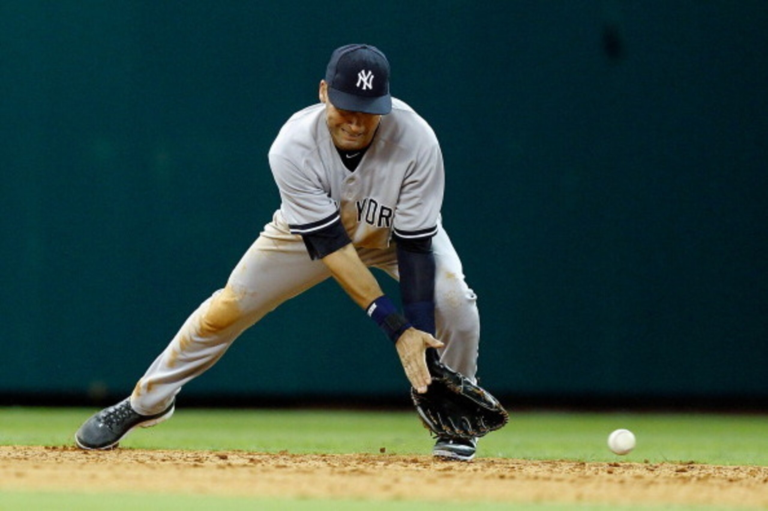 HOUSTON, TX - APRIL 01:  Derek Jeter #2 of the New York Yankees commits a fielding error in the eighth inning against the Houston Astros at Minute Maid Park on April 1, 2014 in Houston, Texas.  (Photo by Bob Levey/Getty Images)