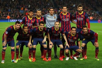 BARCELONA, SPAIN - APRIL 01: The Barcelona team pose prior to the UEFA Champions League Quarter Final first leg match between FC Barcelona and Club Atletico de Madrid at Camp Nou on April 1, 2014 in Barcelona, Spain.  (Photo by Clive Rose/Getty Images)