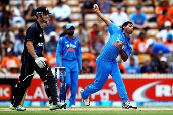 HAMILTON, NEW ZEALAND - JANUARY 22: Bhuvneshwar Kumar of India bowls as Kane Williamson of New Zealand looks on during the One Day International match between New Zealand and India at Seddon Park on January 22, 2014 in Hamilton, New Zealand.  (Photo by An