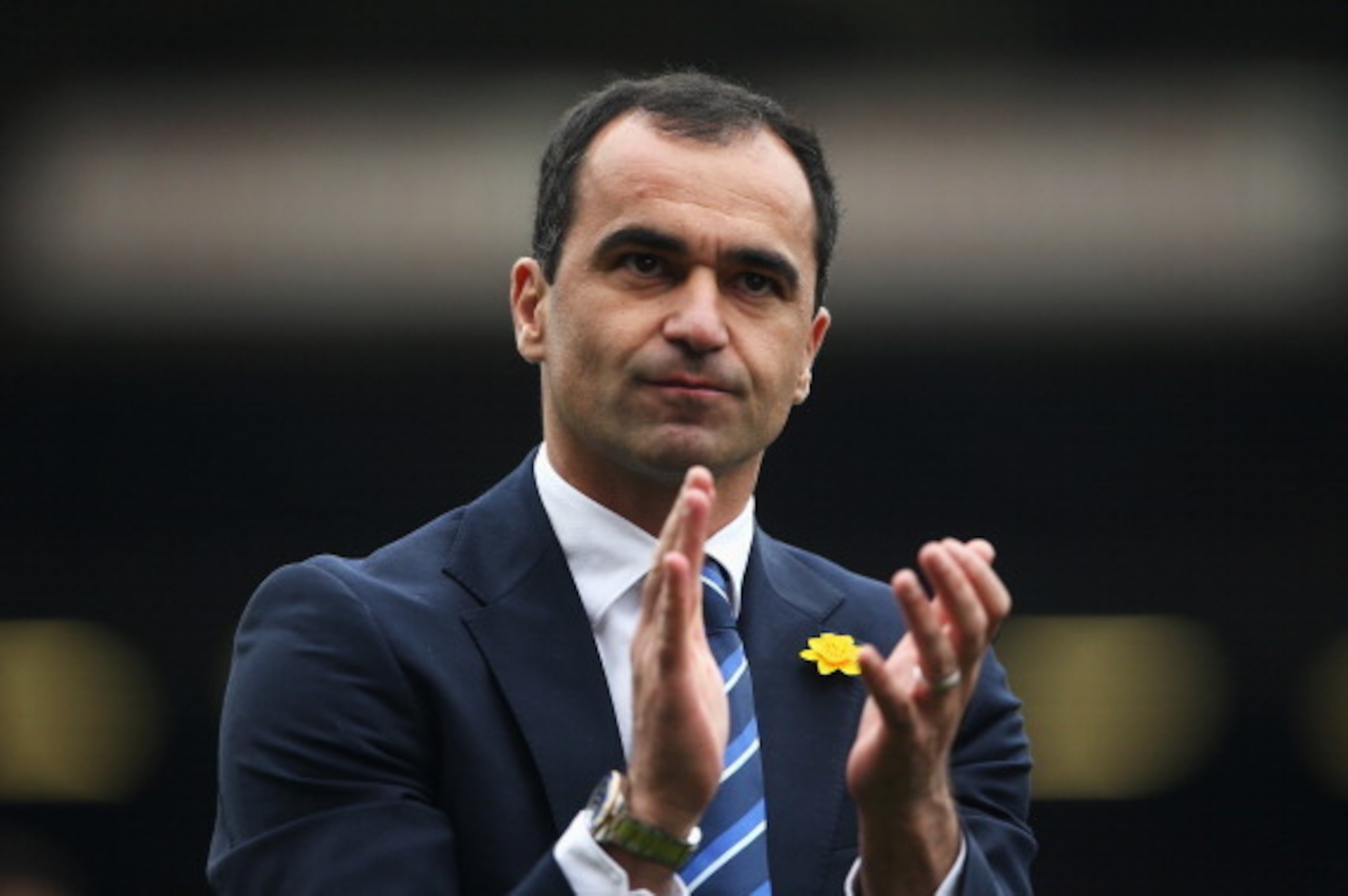 LONDON, ENGLAND - MARCH 30:  Manager Roberto Martinez of Everton celebrates victory after the Barclays Premier League match between Fulham and Everton at Craven Cottage on March 30, 2014 in London, England.  (Photo by Scott Heavey/Getty Images)