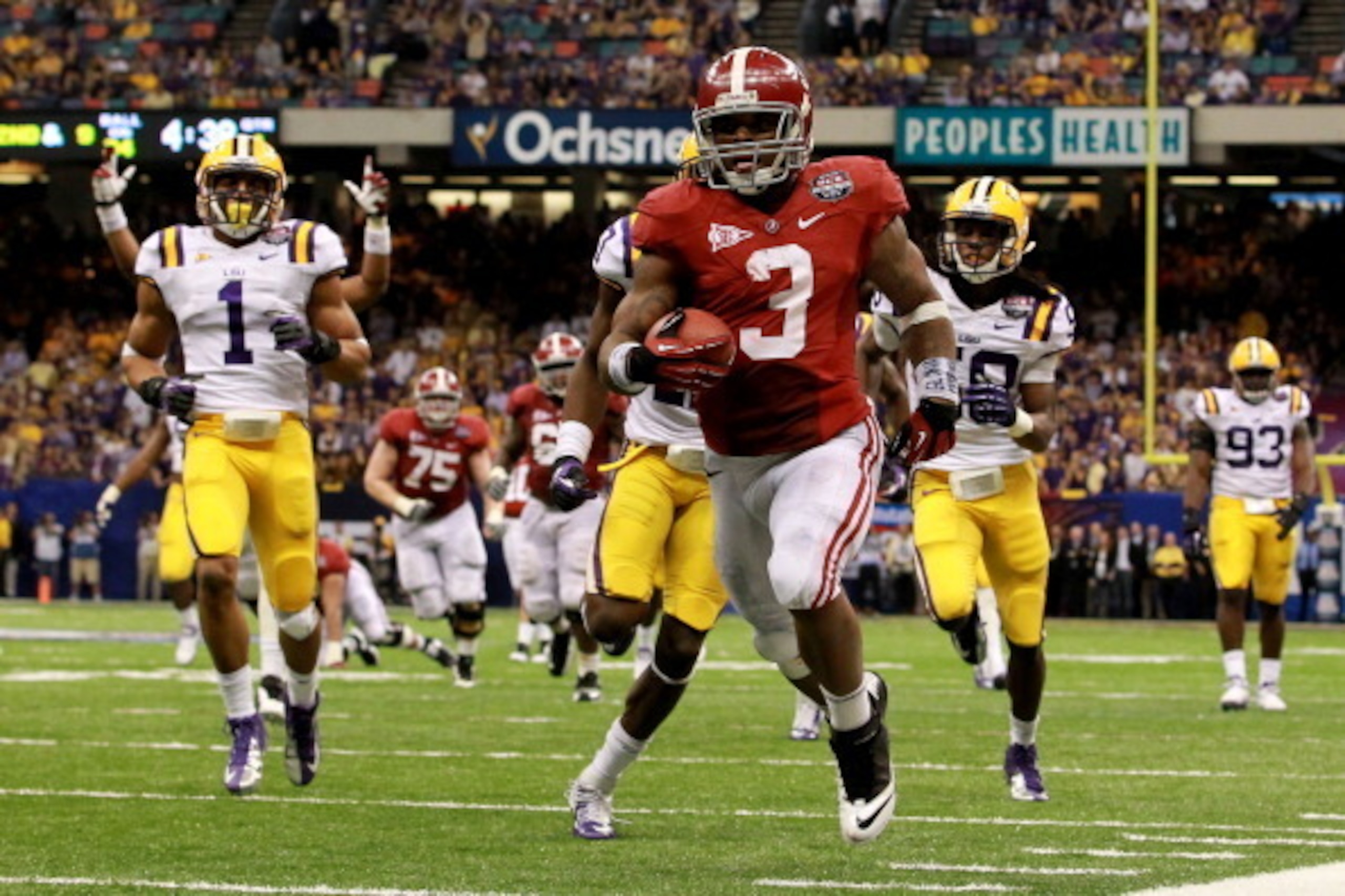 NEW ORLEANS, LA - JANUARY 09:  Trent Richardson #3 of the Alabama Crimson Tide runs for a 34 yard touchdown in the fourth quarter against Morris Claiborne #17 of the Louisiana State University Tigers during the 2012 Allstate BCS National Championship Game