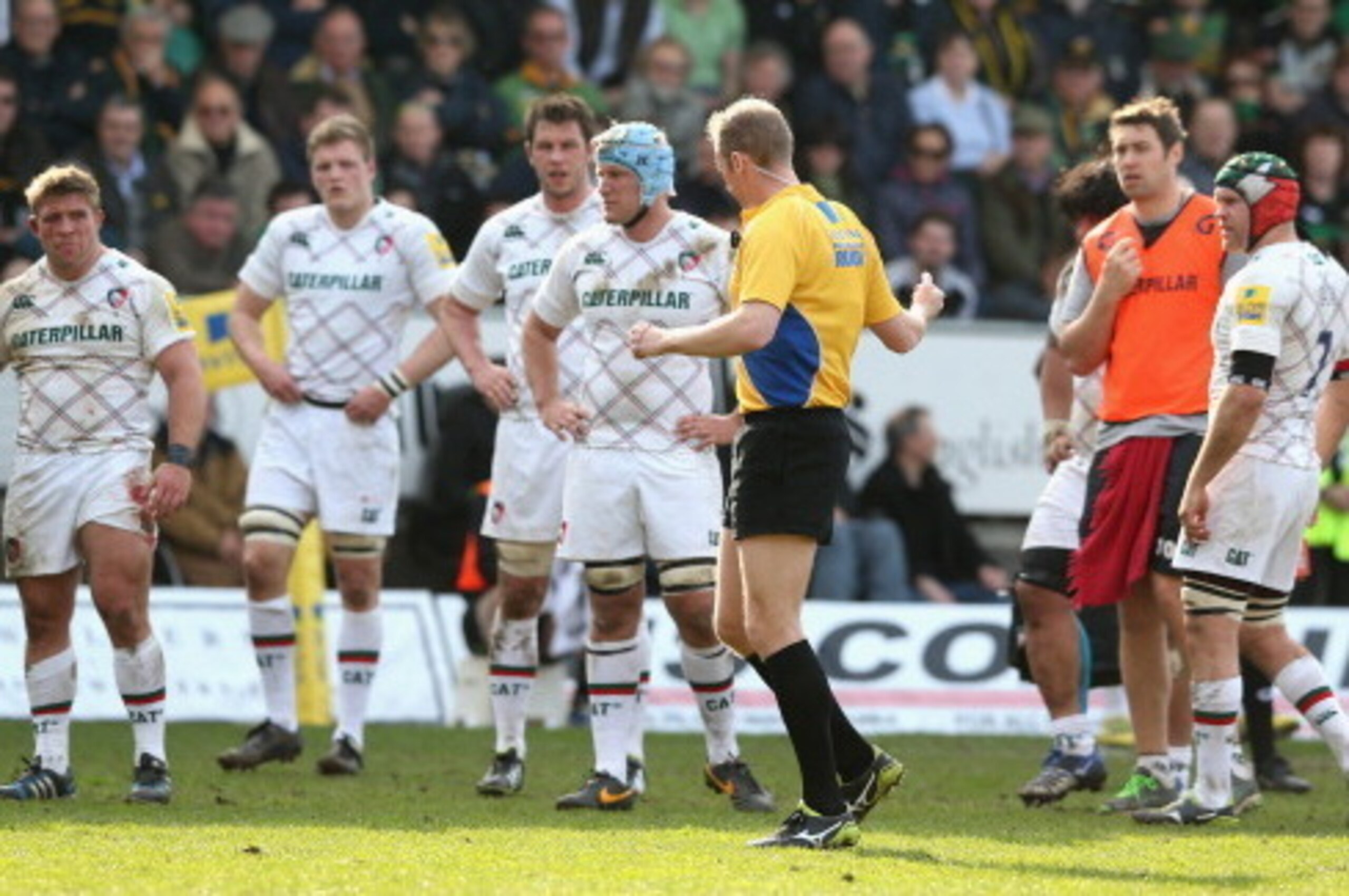 NORTHAMPTON, ENGLAND - MARCH 29:  Referee Wayne Barnes talks to the Leicester Tigers players as Tom Youngs (L) looks on after an alleged biting incident during the Aviva Premiership match between Northampton Saints and Leicester Tigers at Franklin's Garde