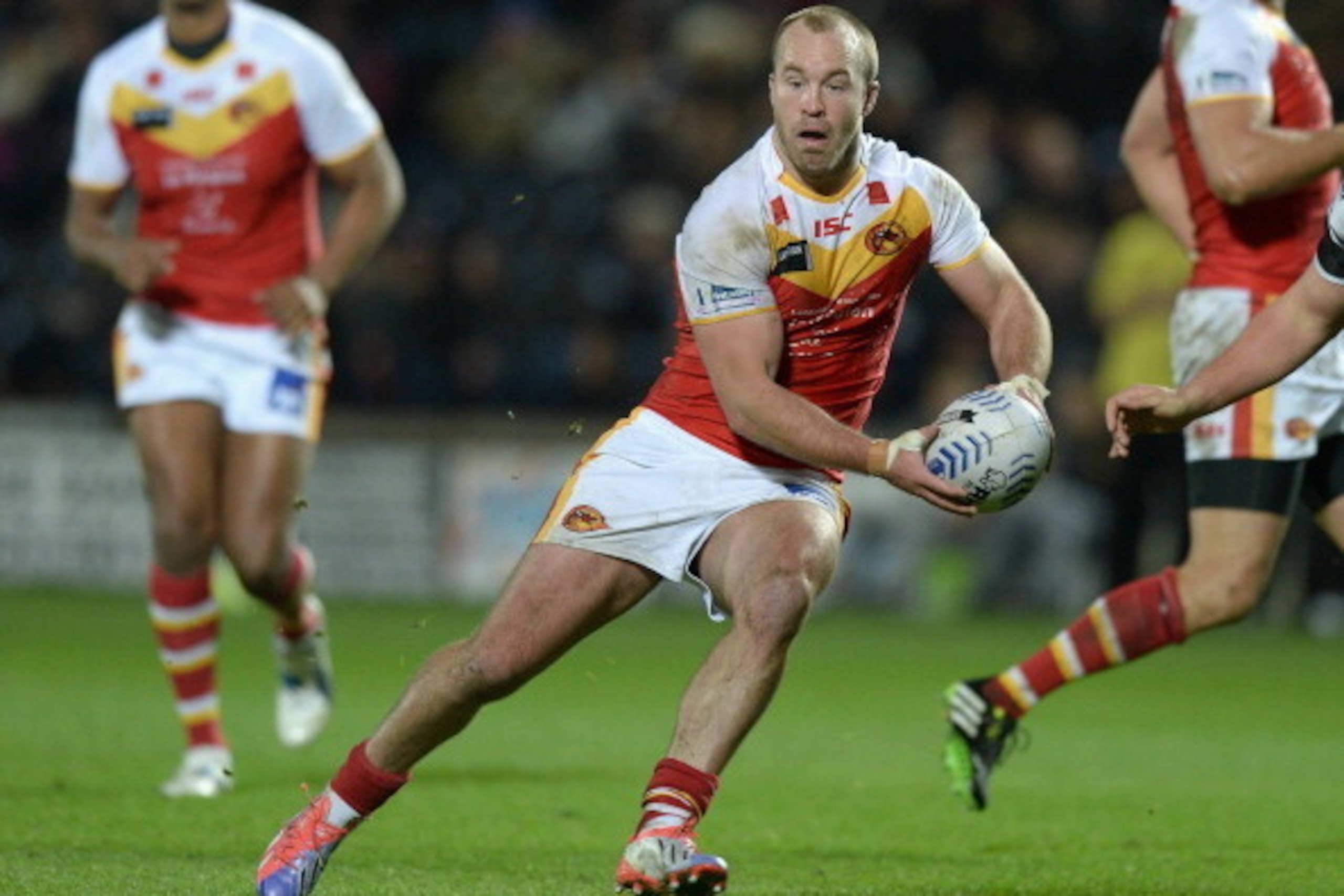HULL, ENGLAND - FEBRUARY 14: Ian Henderson of Catalan Dragons in action during the Super League match between Hull FC and Catalans Dragons at KC Stadium on February 14, 2014 in Hull, England. (Photo by Gareth Copley/Getty Images) HULL, ENGLAND - FEBRUARY 14: Ian Henderson of Catalan Dragons in action during the Super League match between Hull FC and Catalans Dragons at KC Stadium on February 14, 2014 in Hull, England. (Photo by Gareth Copley/Getty Images)