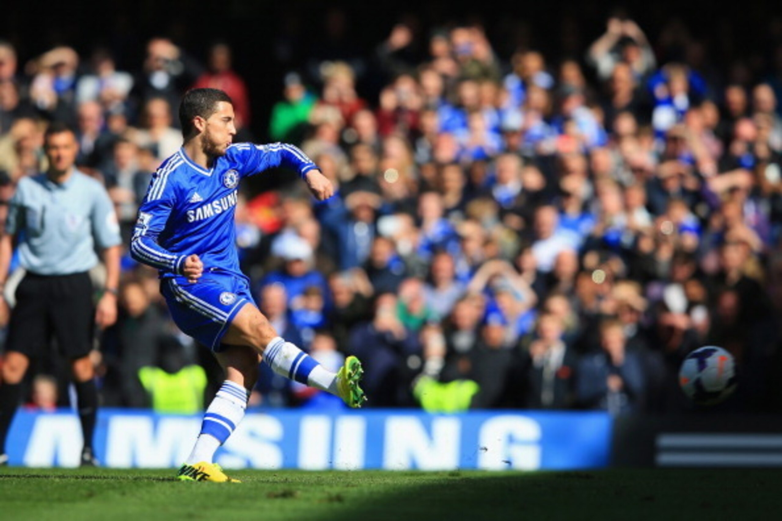 LONDON, ENGLAND - MARCH 22: Eden Hazard of Chelsea scores their third goal from the penalty spot during the Barclays Premier League match between Chelsea and Arsenal at Stamford Bridge on March 22, 2014 in London, England.  (Photo by Richard Heathcote/Get