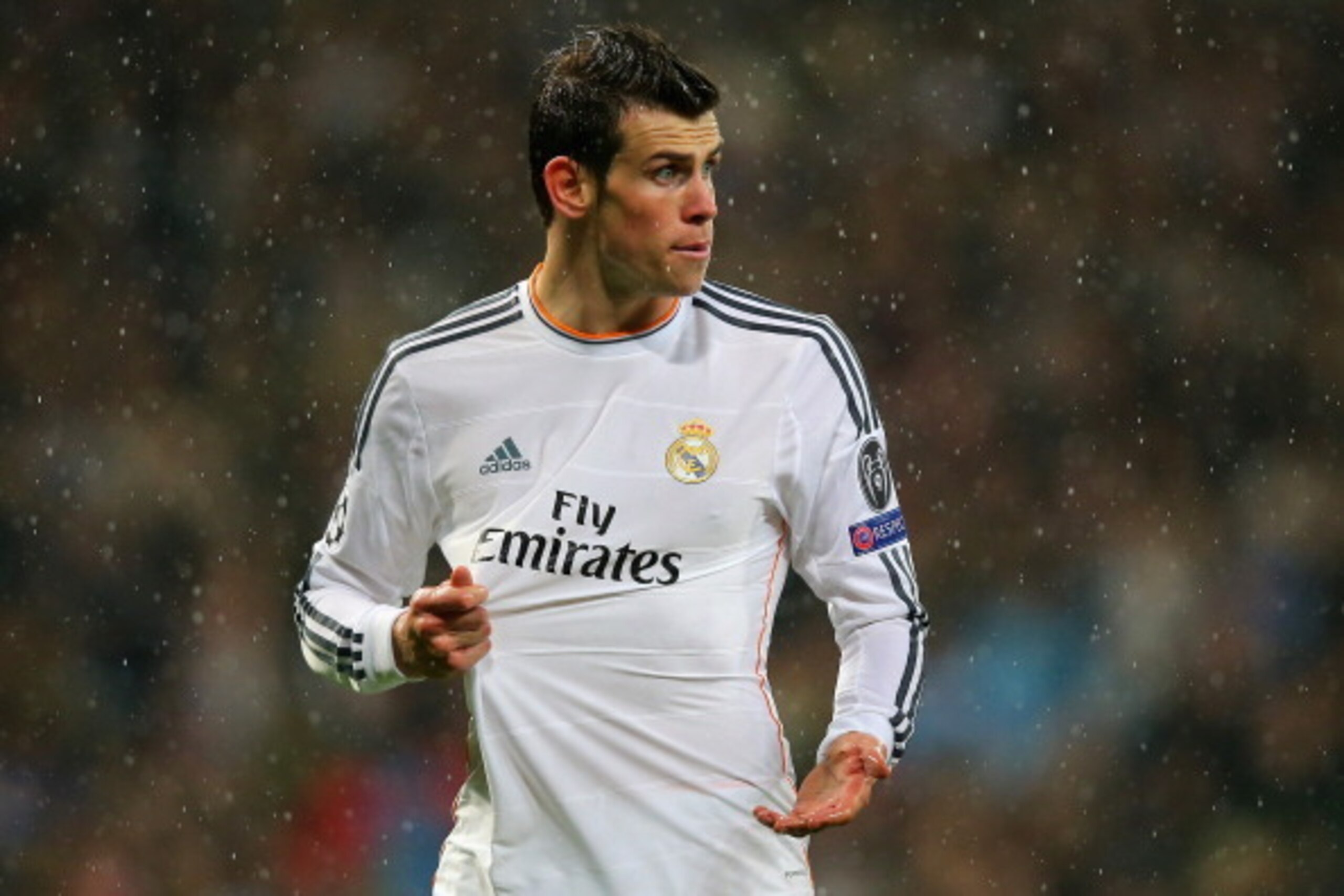 MADRID, SPAIN - APRIL 02: Gareth Bale of Real Madrid reacts to a challenge during the UEFA Champions League Quarter Final first leg match between Real Madrid and Borussia Dortmund at Estadio Santiago Bernabeu on April 2, 2014 in Madrid, Spain. (Photo by MADRID, SPAIN - APRIL 02: Gareth Bale of Real Madrid reacts to a challenge during the UEFA Champions League Quarter Final first leg match between Real Madrid and Borussia Dortmund at Estadio Santiago Bernabeu on April 2, 2014 in Madrid, Spain. (Photo by