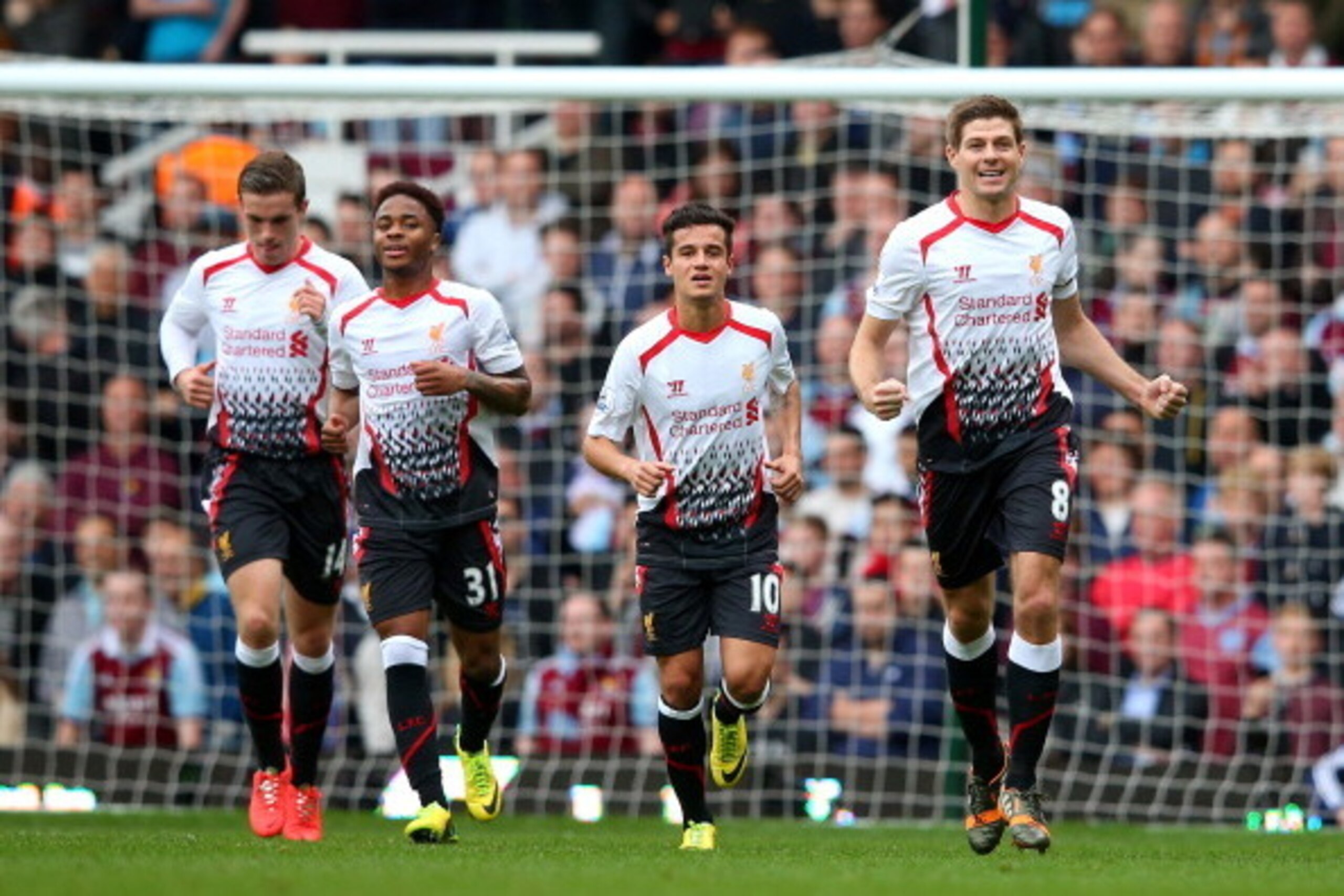 LONDON, ENGLAND - APRIL 06:  Steven Gerrard (R)of Liverpool celebrates after scoring the opening goal from the penalty spot during the Barclays Premier League match between West Ham United and Liverpool at Boleyn Ground on April 6, 2014 in London, England