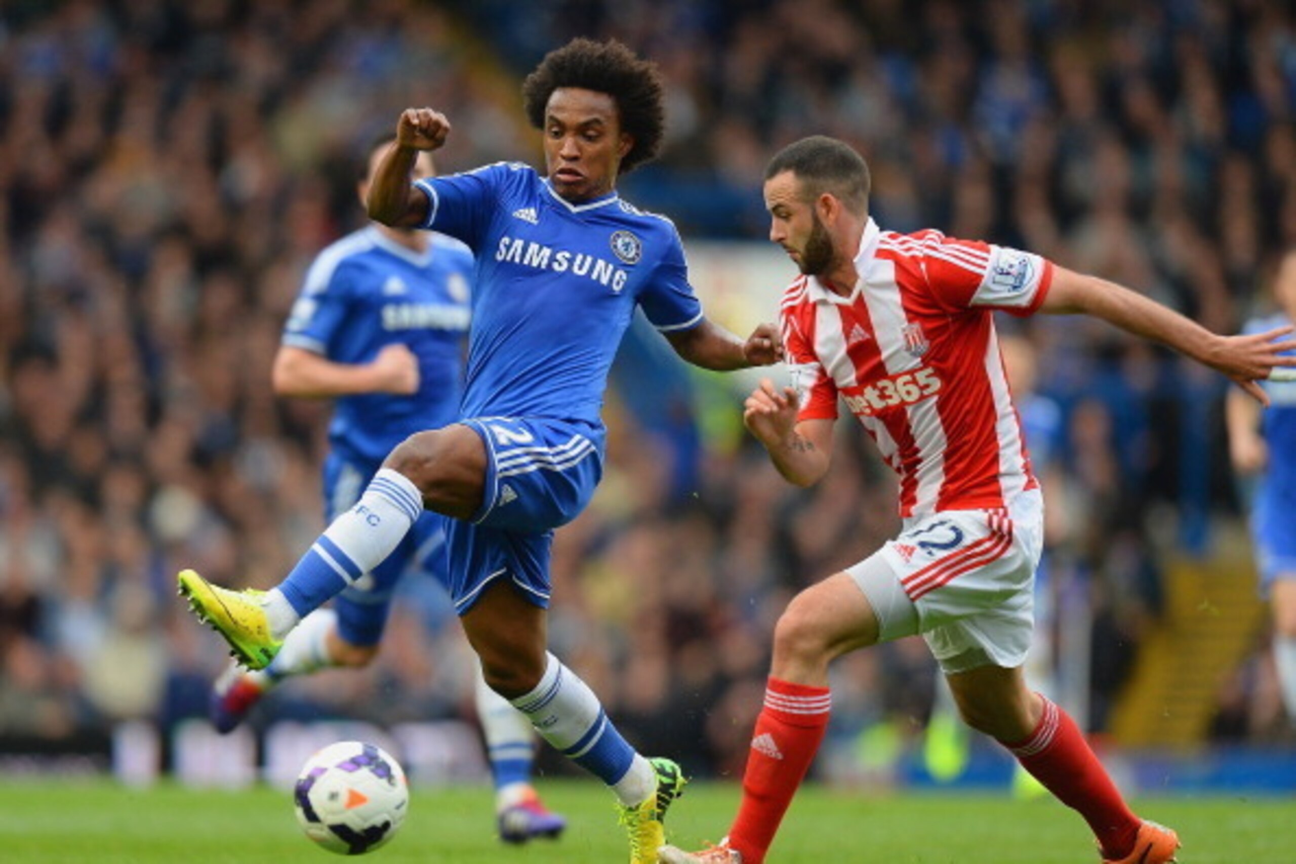 LONDON, ENGLAND - APRIL 05:  Marc Wilson of Stoke City closes down Willian of Chelsea during the Barclays Premier League match between Chelsea and Stoke City at Stamford Bridge on April 5, 2014 in London, England.  (Photo by Mike Hewitt/Getty Images)