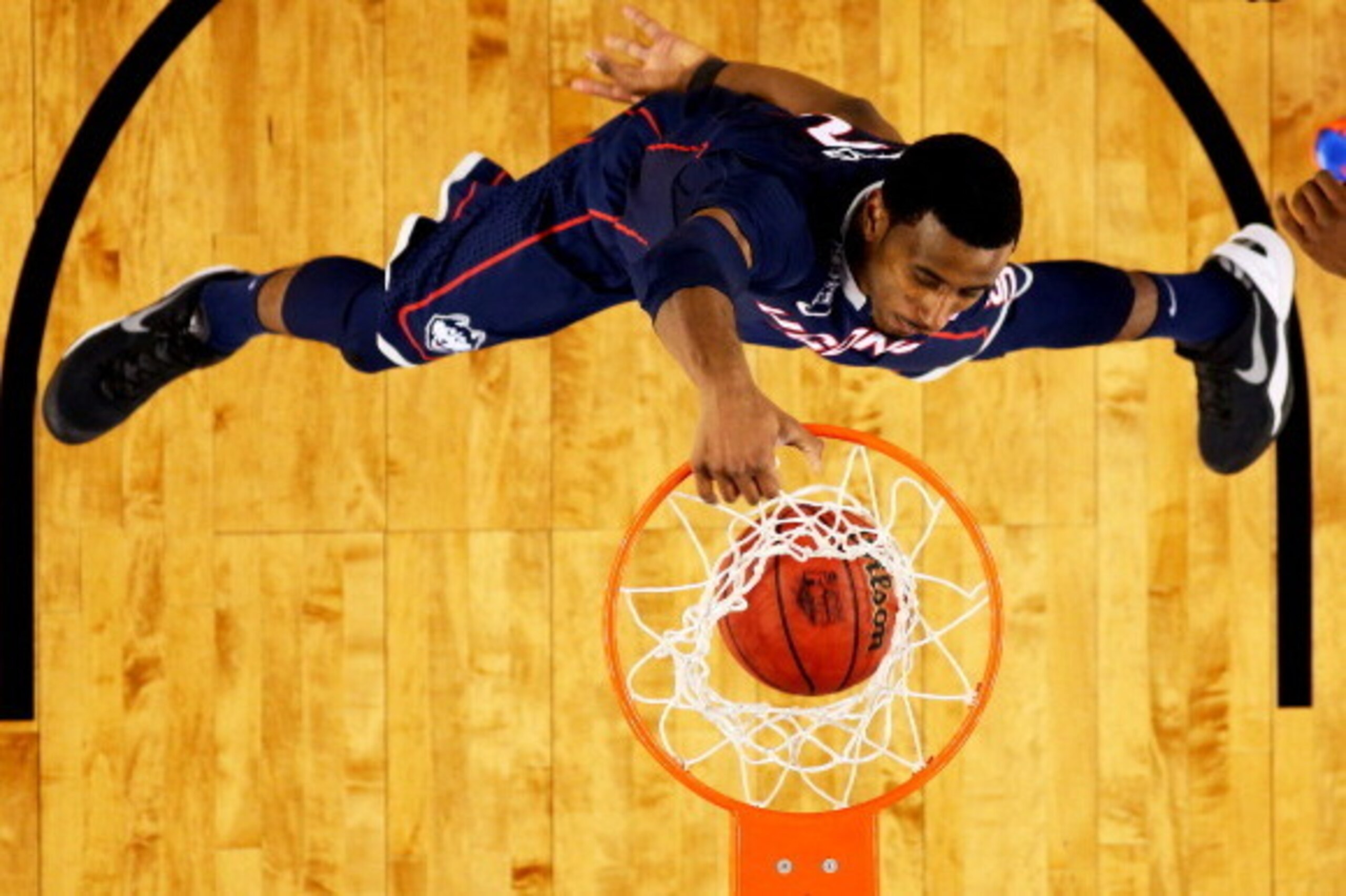 ARLINGTON, TX - APRIL 05: DeAndre Daniels #2 of the Connecticut Huskies dunks against the Florida Gators during the NCAA Men's Final Four Semifinal at AT&T Stadium on April 5, 2014 in Arlington, Texas.  (Photo by Ronald Martinez/Getty Images)