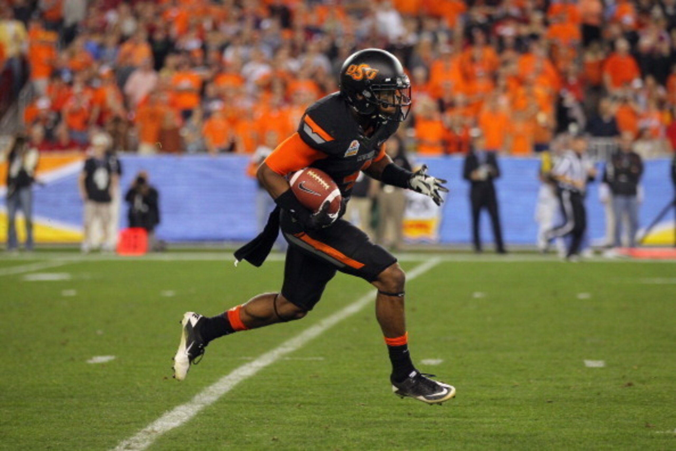 GLENDALE, AZ - JANUARY 02:  Justin Gilbert #4 of the Oklahoma State Cowboys returns a kick off agains the Stanford Cardinal during the Tostitos Fiesta Bowl on January 2, 2012 at University of Phoenix Stadium in Glendale, Arizona.  (Photo by Doug Pensinger