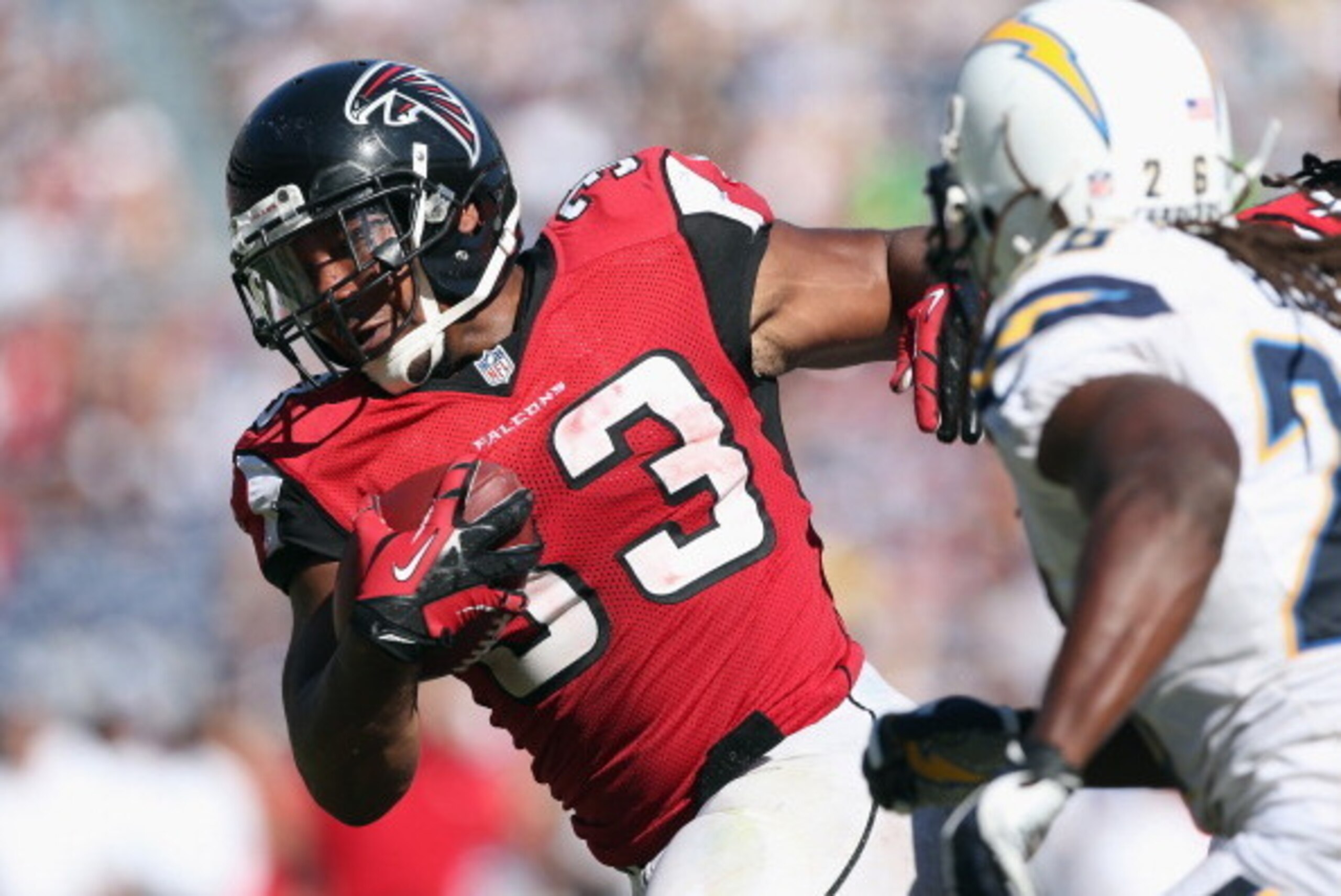SAN DIEGO, CA - SEPTEMBER 23:  Running back Michael Turner #33 of the Atlanta Falcons carries the ball against the San Diego Chargers at Qualcomm Stadium on September 23, 2012 in San Diego, California.  (Photo by Jeff Gross/Getty Images)