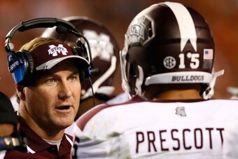 AUBURN, AL - SEPTEMBER 14:  Head coach Dan Mullen of the Mississippi State Bulldogs converses with Dak Prescott #15 during the game against the Auburn Tigers at Jordan-Hare Stadium on September 14, 2013 in Auburn, Alabama.  (Photo by Kevin C. Cox/Getty Im