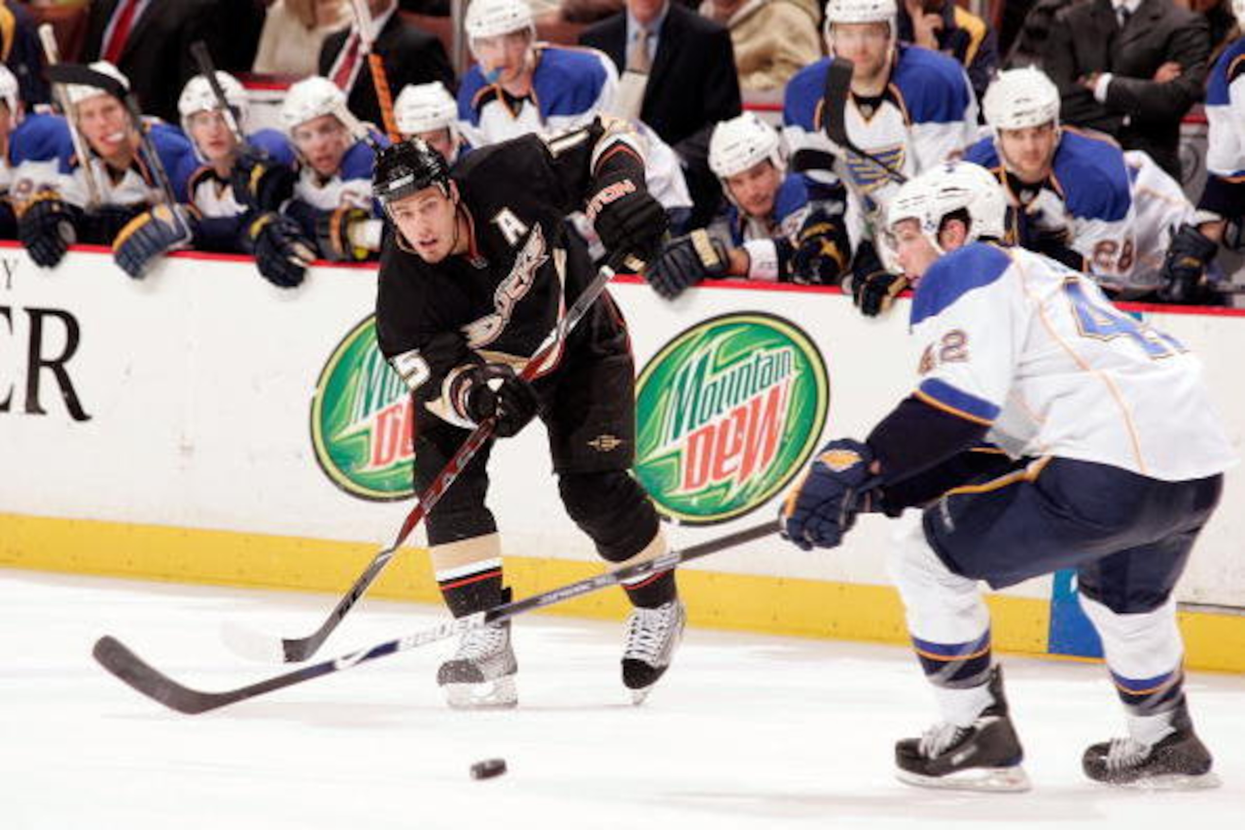 ANAHEIM, CA - DECEMBER 10:  David Backes #42 of the St. Louis Blues defends a pass from Ryan Getzlaf #15 of the Anaheim Ducks during the game on December 10, 2008 at Honda Center in Anaheim, California. (Photo by Debora Robinson/NHLI via Getty Images)