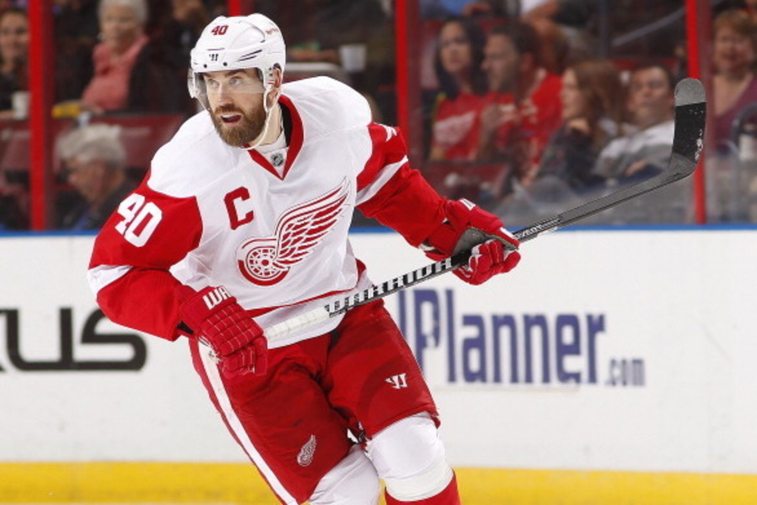 SUNRISE, FL - FEBRUARY 6: Henrik Zetterberg #40 of the Detroit Red Wings skates for position against the Florida Panthers at the BB&T Center on February 6, 2014 in Sunrise, Florida. (Photo by Eliot J. Schechter/NHLI via Getty Images)