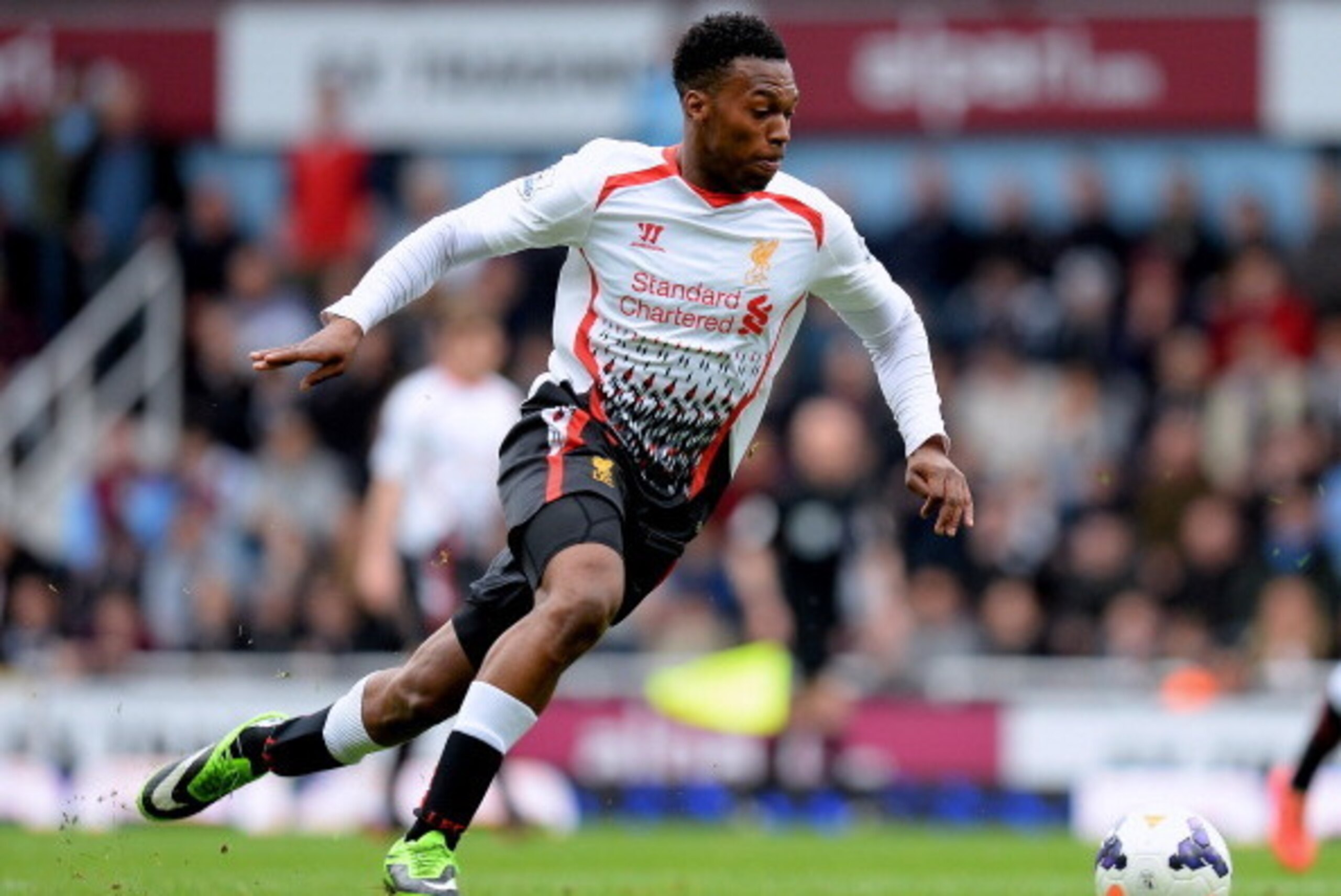 LONDON, ENGLAND - APRIL 06:  Daniel Sturridge of Liverpool runs with the ball during the Barclays Premier League match between West Ham United and Liverpool at Boleyn Ground on April 6, 2014 in London, England.  (Photo by Mike Hewitt/Getty Images)