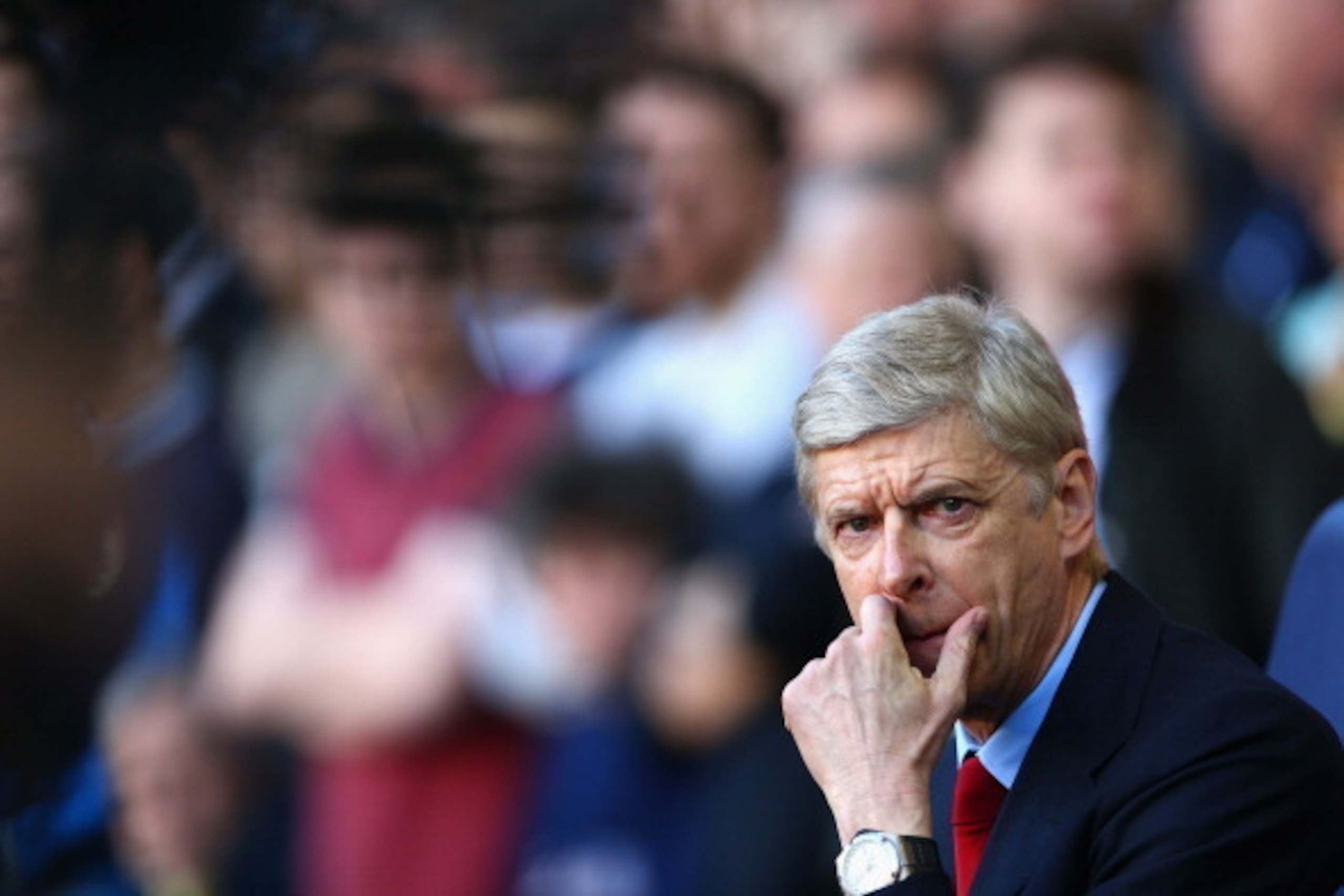 LONDON, ENGLAND - MARCH 16:  Arsene Wenger manager of Arsenal looks on during the Barclays Premier League match between Tottenham Hotspur and Arsenal at White Hart Lane on March 16, 2014 in London, England.  (Photo by Paul Gilham/Getty Images)