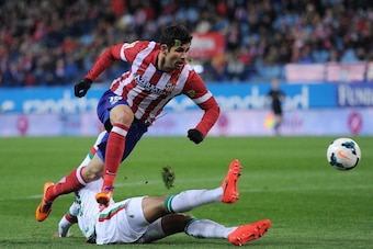 MADRID, SPAIN - MARCH 26:  Diego Costa (L) of Club Atletico de Madrid is tackled by  Jeison Murillo of Granada CF during the La Liga match between Club Atletico de Madrid and Granada CF at Vicente Calderon Stadium on March 26, 2014 in Madrid, Spain.  (Pho