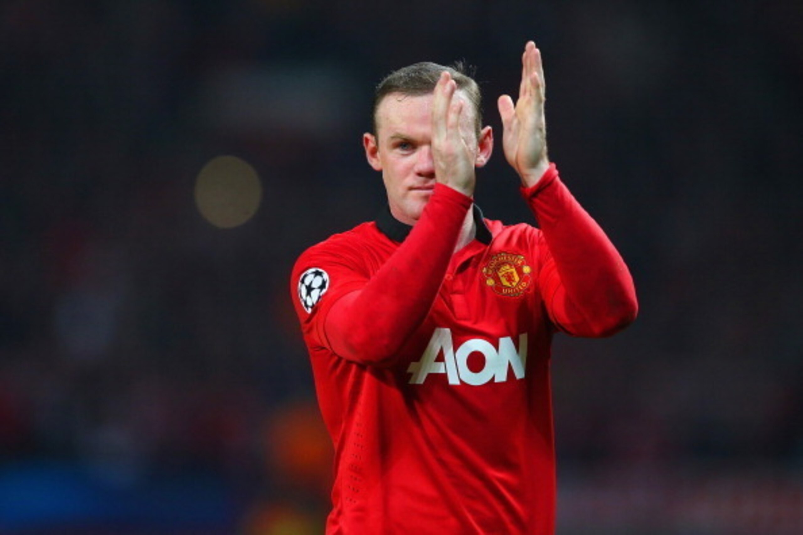 MANCHESTER, ENGLAND - APRIL 01: Wayne Rooney of Manchester United applauds the fans at the final whistle during the UEFA Champions League Quarter Final first leg match between Manchester United and FC Bayern Muenchen at Old Trafford on April 1, 2014 in Ma