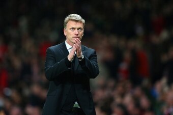 MANCHESTER, ENGLAND - APRIL 01:  David Moyes manager of Manchester United applauds the fans  during the UEFA Champions League Quarter Final first leg match between Manchester United and FC Bayern Muenchen at Old Trafford on April 1, 2014 in Manchester, En