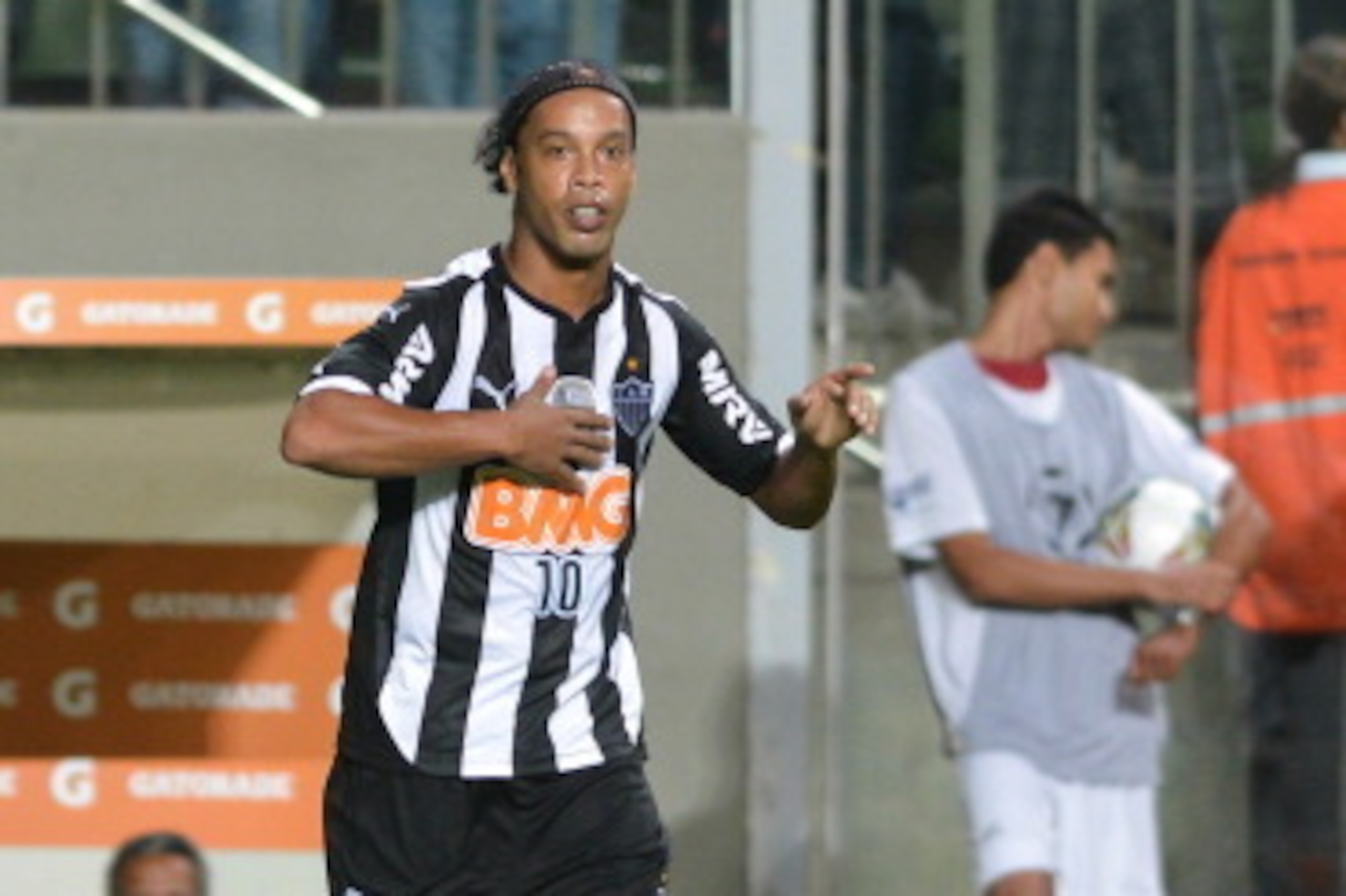 BELO HORIZONTE, BRAZIL - MARCH 19: Ronaldinho Gaucho of Atletico celebration during the match between Atletico MG v Nacional for the Copa Briedgestone Libertadores 2014 at Independencia Stadium on March 19, 2014 in Belo Horizonte, Brazil. (Photo by Pedro 