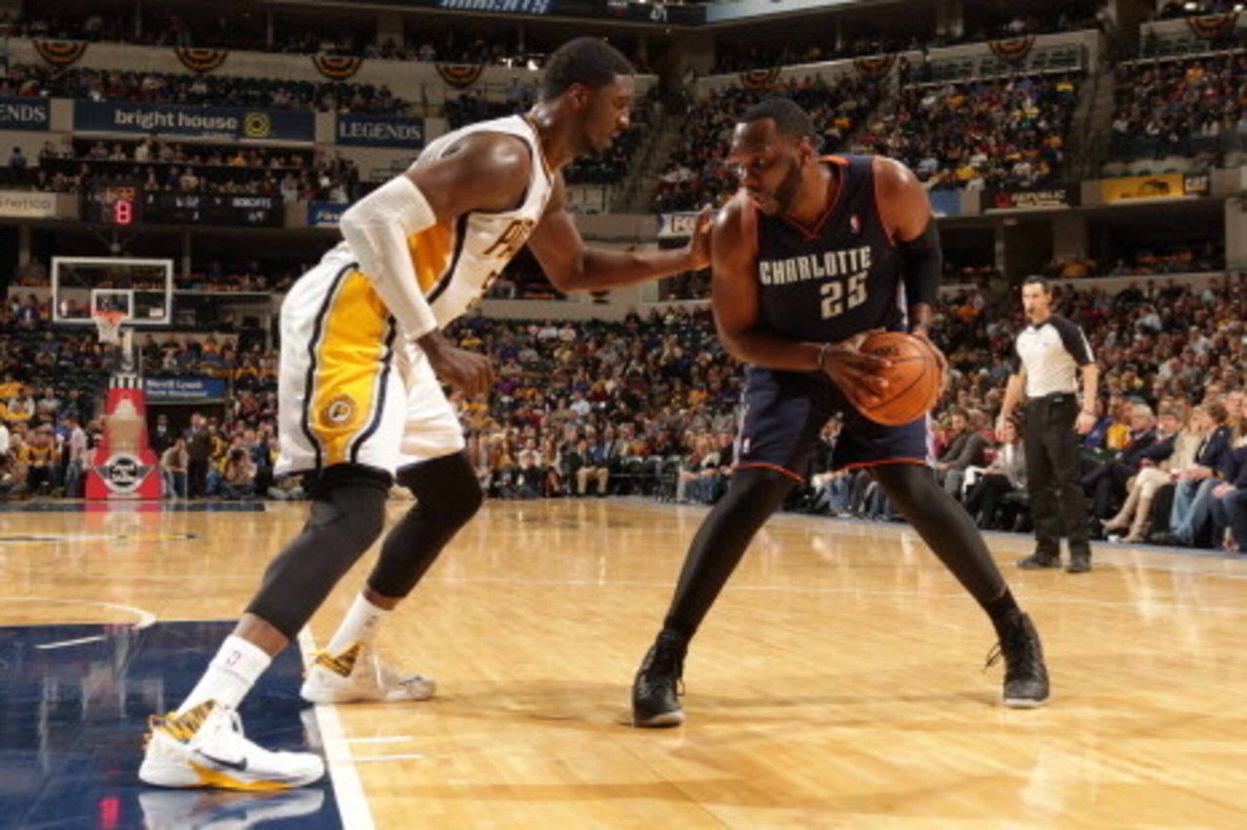 INDIANAPOLIS - DECEMBER 13: Al Jefferson #25 of the Charlotte Bobcats controls the ball against the Indiana Pacers at Bankers Life Fieldhouse on December 13, 2013 in Indianapolis, Indiana.  NOTE TO USER: User expressly acknowledges and agrees that, by dow