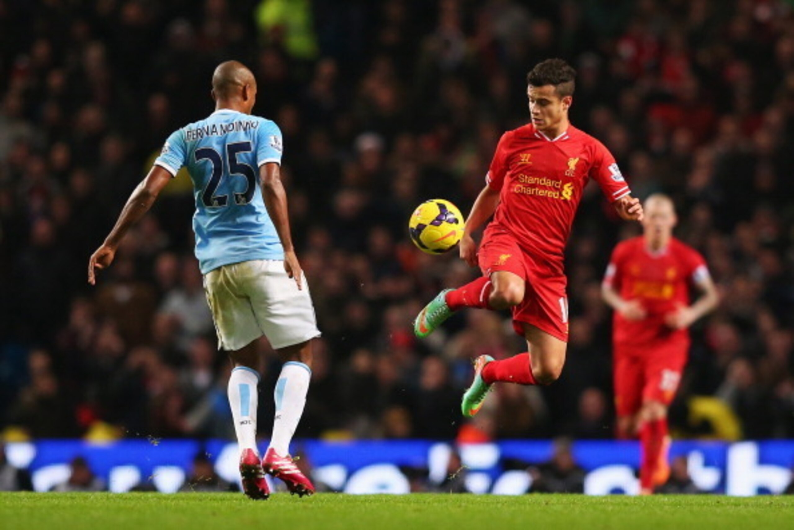 MANCHESTER, ENGLAND - DECEMBER 26:  Philippe Coutinho of Liverpool controls the ball as he takes on Fernandinho of Manchester City during the Barclays Premier League match between Manchester City and Liverpool at Etihad Stadium on December 26, 2013 in Man