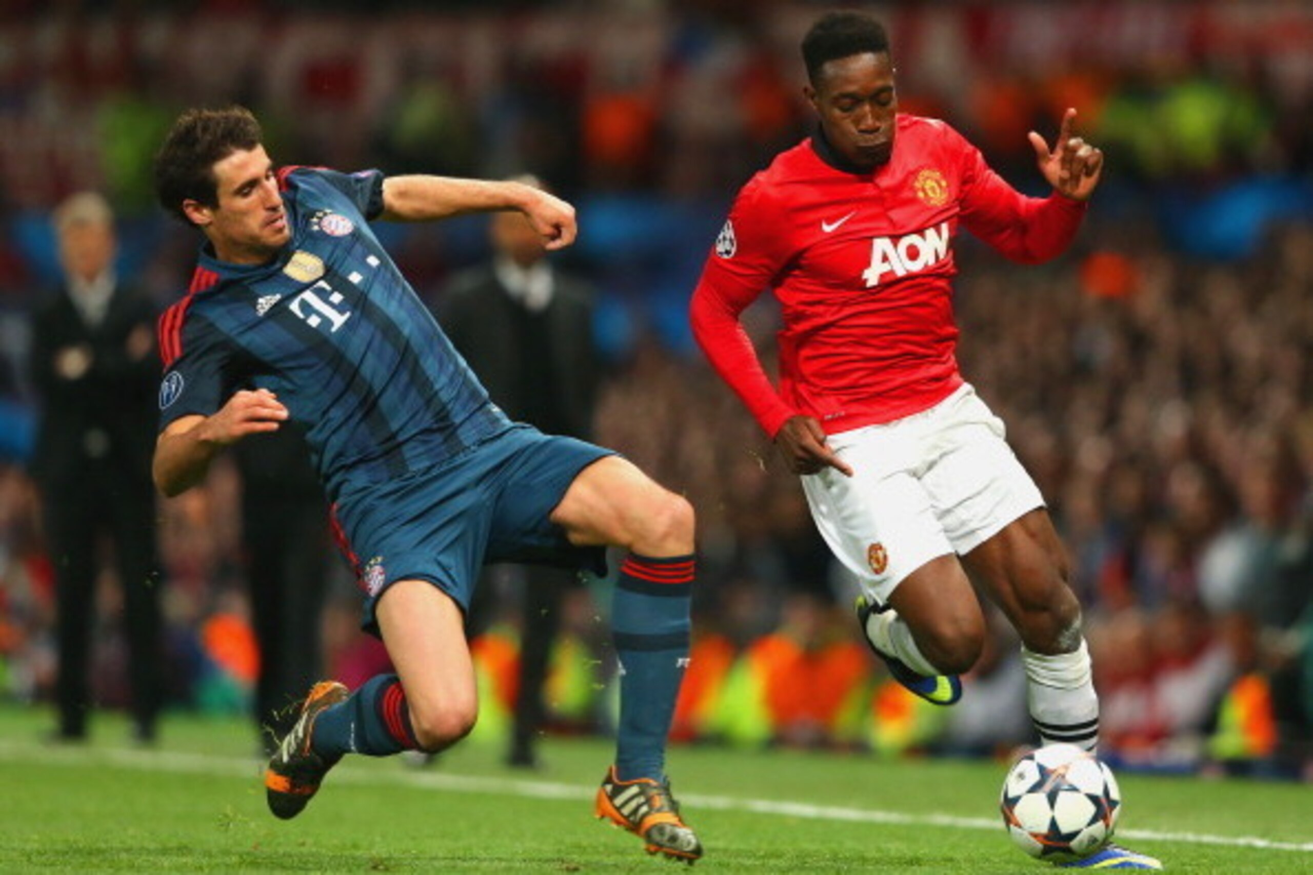 MANCHESTER, ENGLAND - APRIL 01:  Javi Martinez of Bayern Muenchen tackles Danny Welbeck of Manchester United during the UEFA Champions League Quarter Final first leg match between Manchester United and FC Bayern Muenchen at Old Trafford on April 1, 2014 i