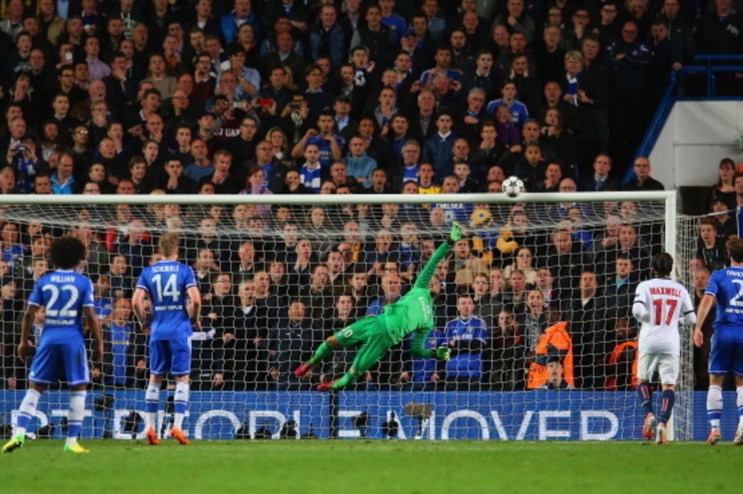 LONDON, ENGLAND - APRIL 08: Salvatore Sirigu of PSG as Oscar of Chelsea's freekick hits the woodwork during the UEFA Champions League Quarter Final second leg match between Chelsea and Paris Saint-Germain FC at Stamford Bridge on April 8, 2014 in London, LONDON, ENGLAND - APRIL 08: Salvatore Sirigu of PSG as Oscar of Chelsea's freekick hits the woodwork during the UEFA Champions League Quarter Final second leg match between Chelsea and Paris Saint-Germain FC at Stamford Bridge on April 8, 2014 in London,