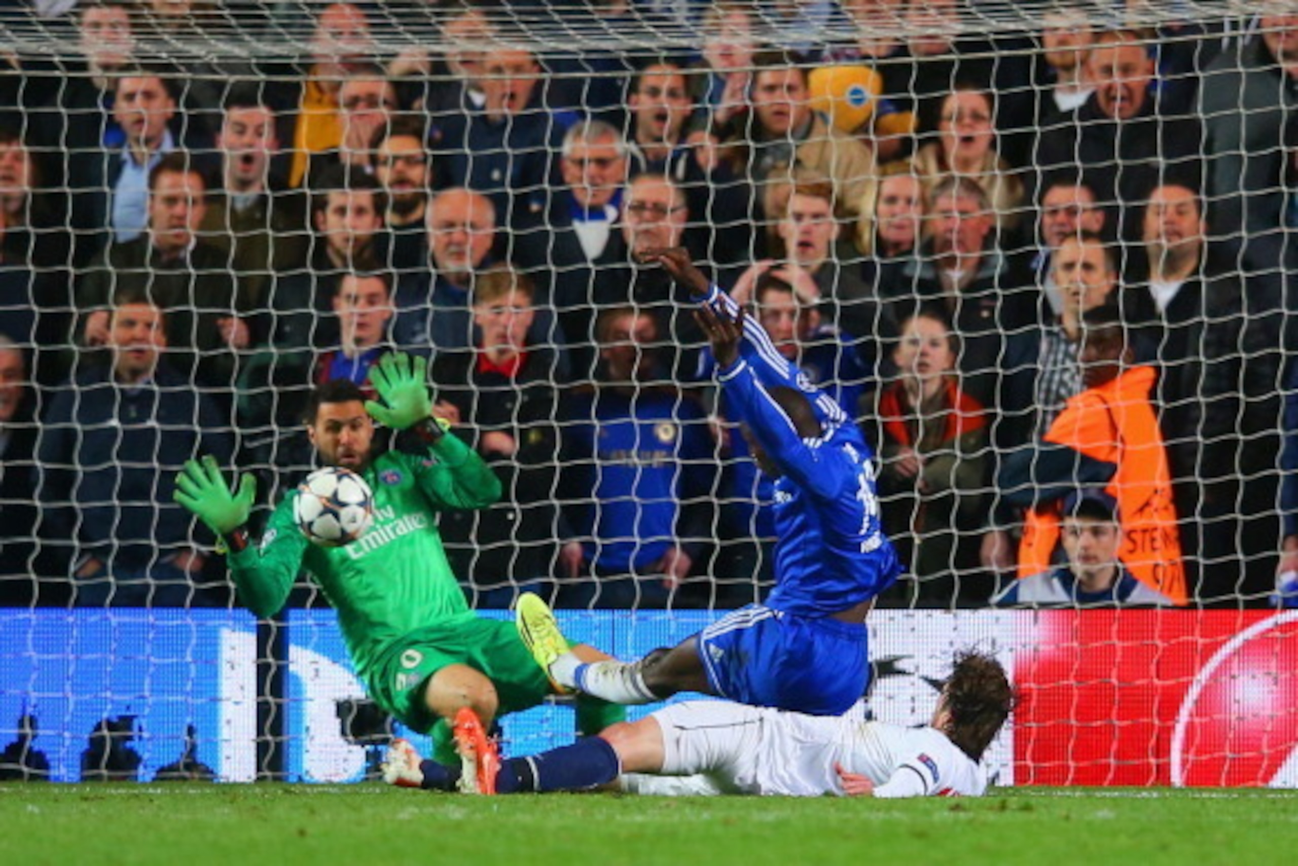 LONDON, ENGLAND - APRIL 08: Demba Ba of Chelsea scores their second goal during the UEFA Champions League Quarter Final second leg match between Chelsea and Paris Saint-Germain FC at Stamford Bridge on April 8, 2014 in London, England.  (Photo by Julian F