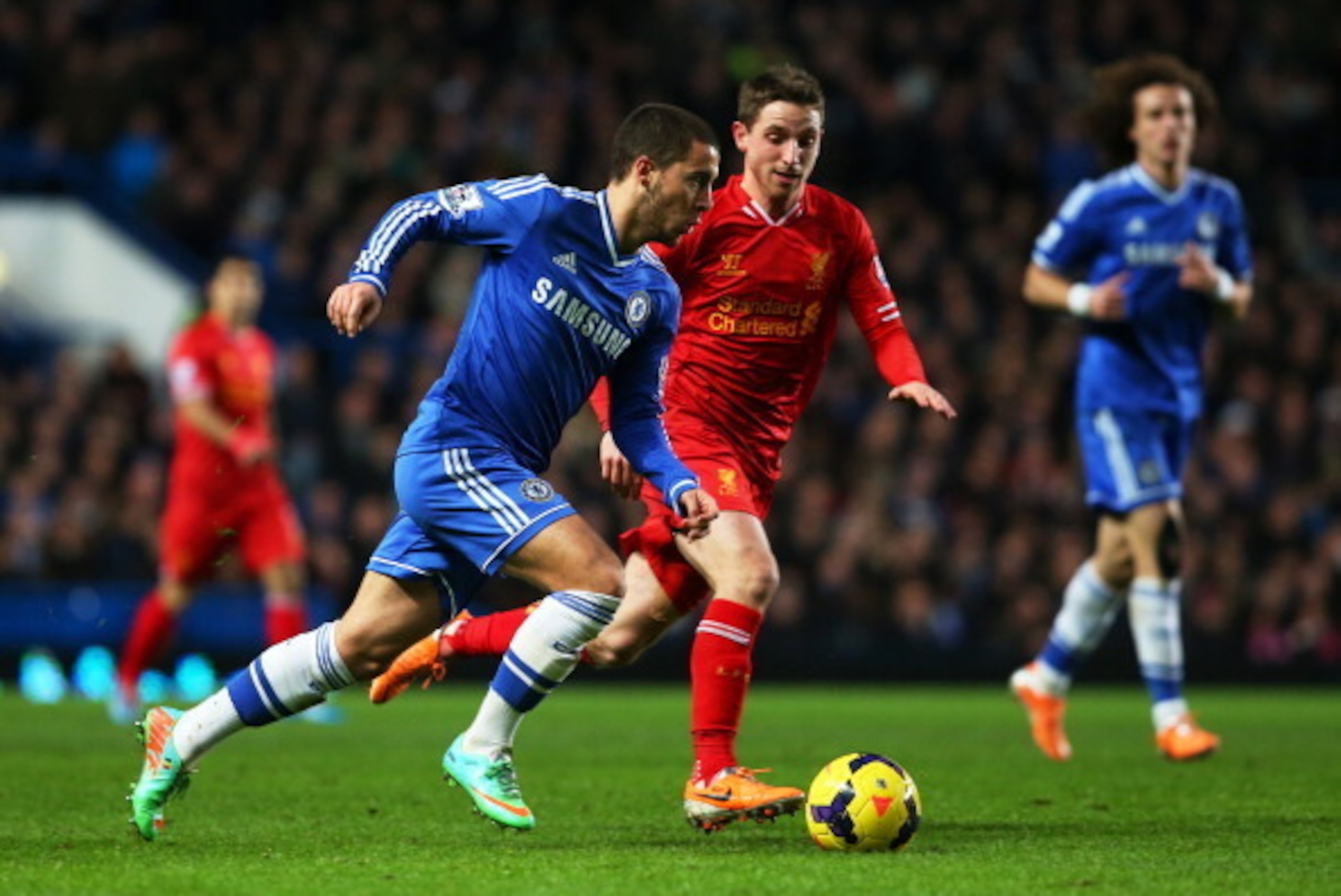 LONDON, ENGLAND - DECEMBER 29:  Eden Hazard of Chelsea is pursued by Joe Allen of Liverpool during the Barclays Premier League match between Chelsea and Liverpool at Stamford Bridge on December 29, 2013 in London, England.  (Photo by Julian Finney/Getty I