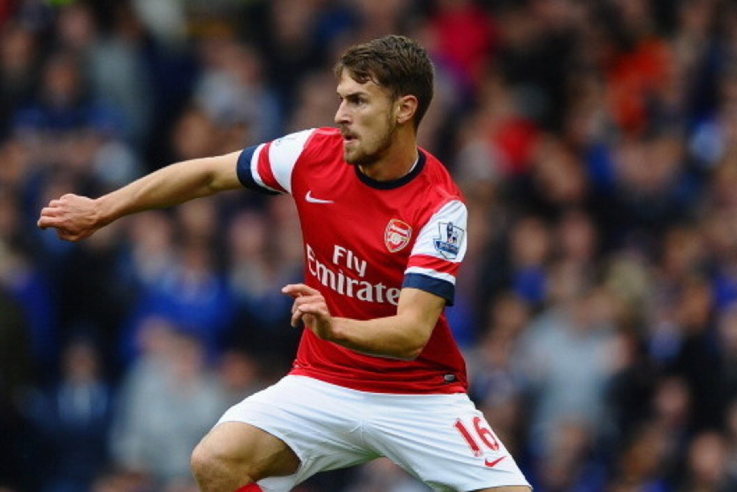 LIVERPOOL, ENGLAND - APRIL 06:  Aaron Ramsey of Arsenal  in action during the Barclays Premier League match between Everton and Arsenal at Goodison Park on April 6, 2014 in Liverpool, England.  (Photo by Laurence Griffiths/Getty Images)