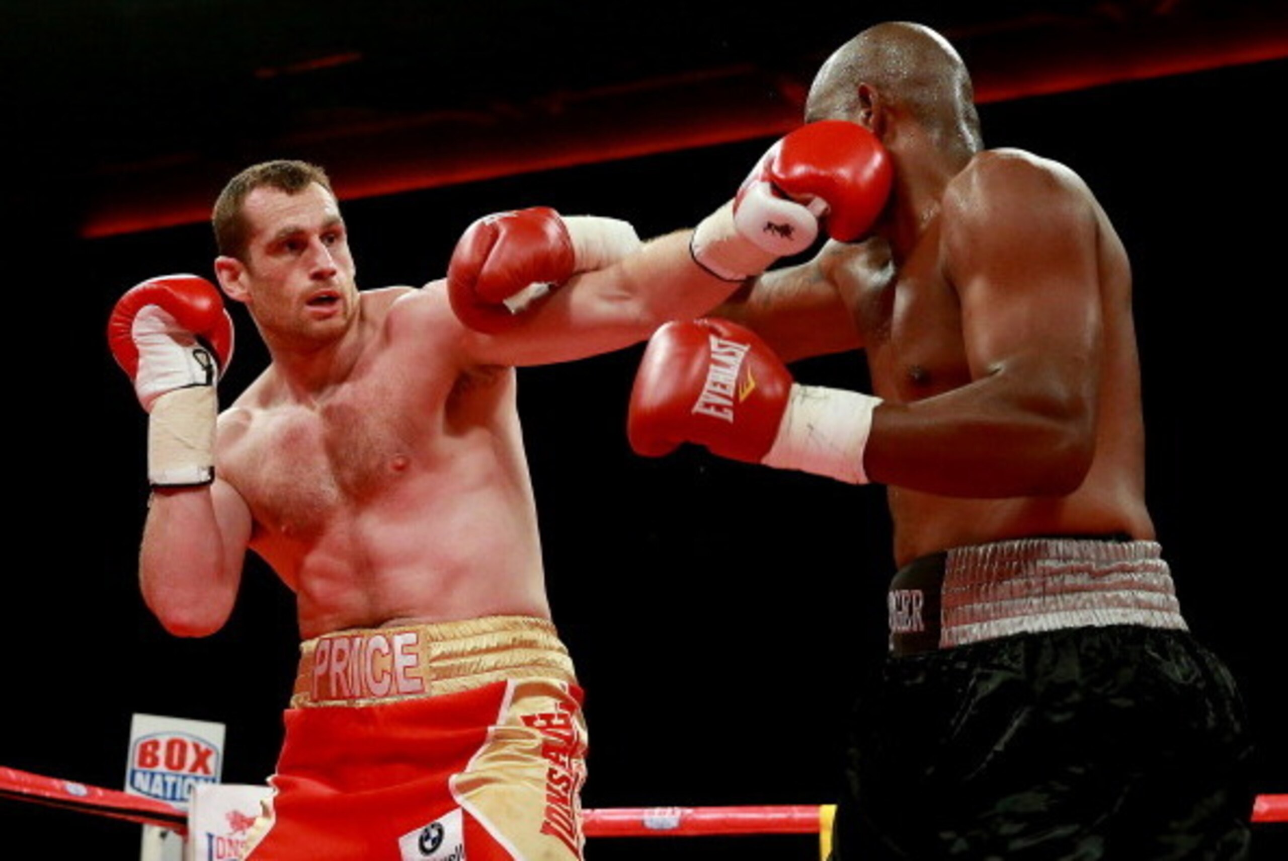 LIVERPOOL, ENGLAND - JULY 06: David Price of England (L) in action with Tony Thompson of United States during their International Heavyweight Fight on July 6, 2013 in Liverpool, England. (Photo by Scott Heavey/Getty Images) LIVERPOOL, ENGLAND - JULY 06: David Price of England (L) in action with Tony Thompson of United States during their International Heavyweight Fight on July 6, 2013 in Liverpool, England. (Photo by Scott Heavey/Getty Images)