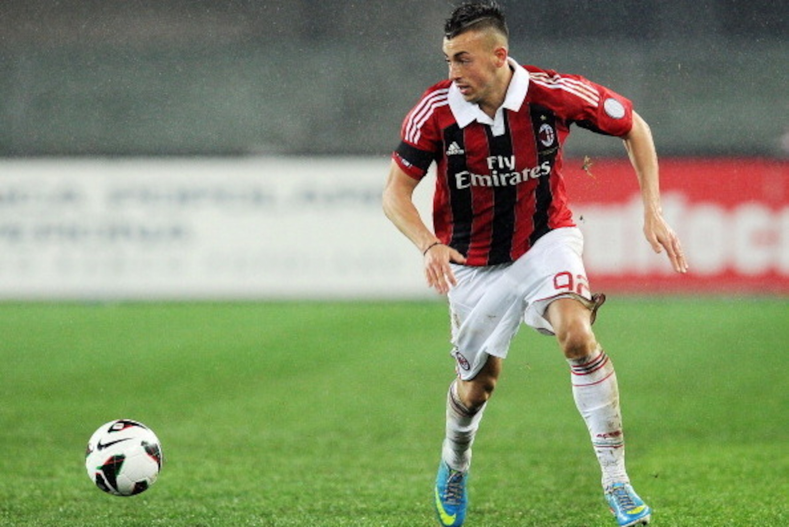VERONA, ITALY - MARCH 30:  Stephan El Shaarawy of Milan in action during the Serie A match between AC Chievo Verona and AC Milan at Stadio Marc'Antonio Bentegodi on March 30, 2013 in Verona, Italy.  (Photo by Giuseppe Bellini/Getty Images)