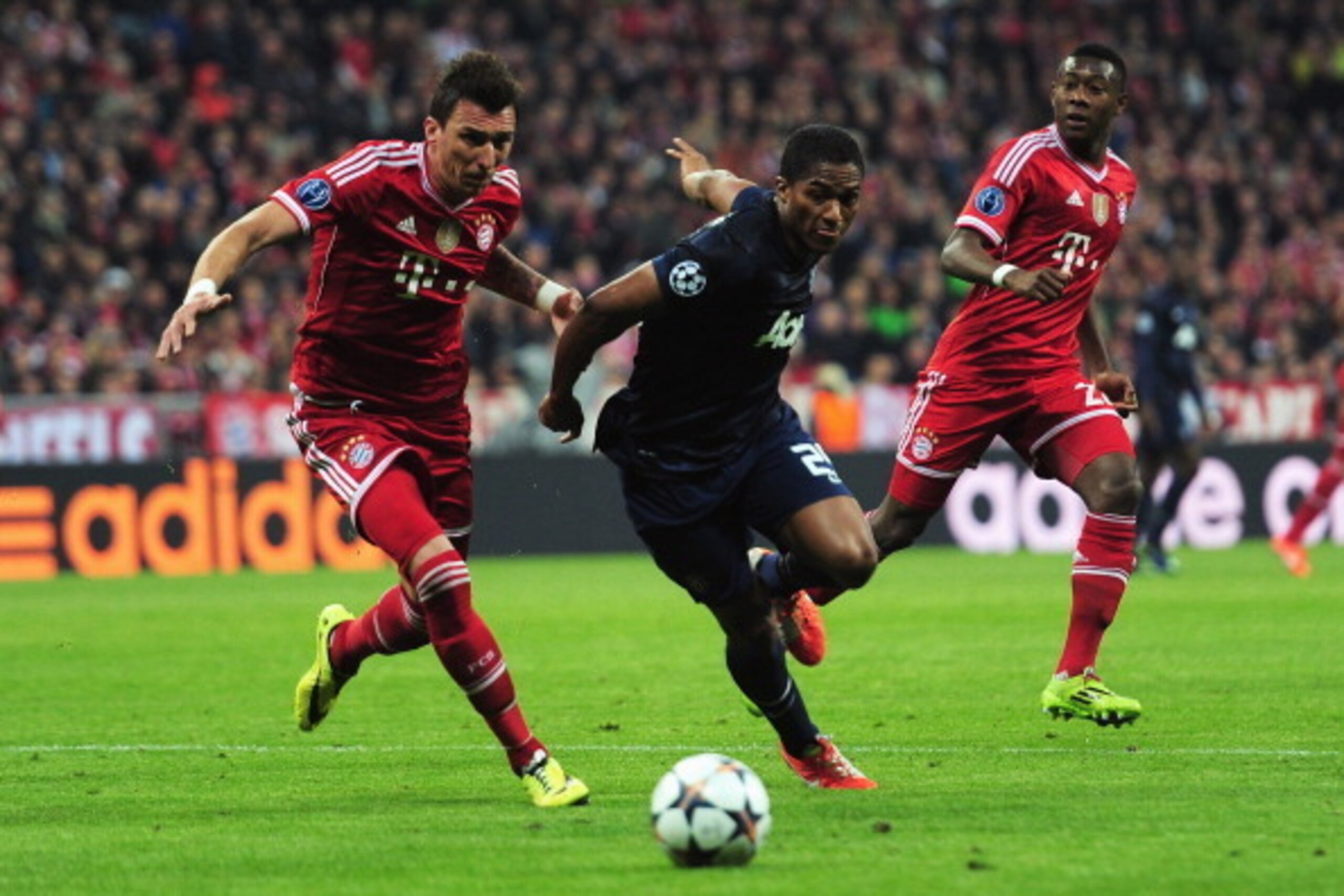 MUNICH, GERMANY - APRIL 09:  Mario Mandzukic of Bayern Muenchen challenges Antonio Valencia of Manchester United during the UEFA Champions League Quarter Final second leg match between FC Bayern Muenchen and Manchester United at Allianz Arena on April 9,
