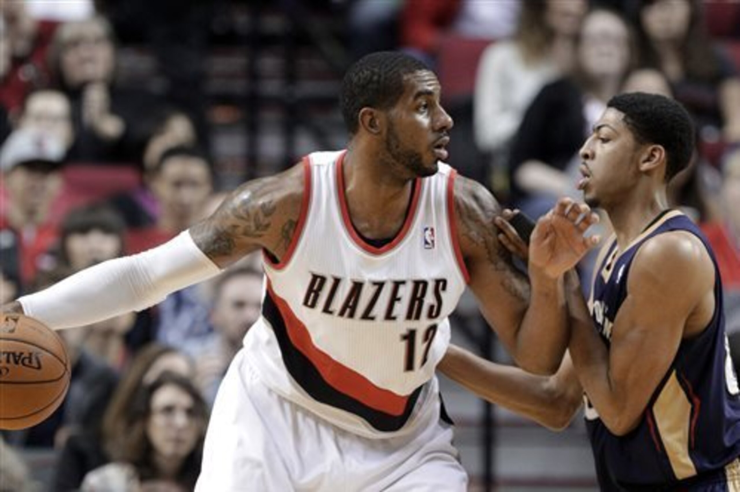 LaMarcus Aldridge backs down Anthony Davis on the block.